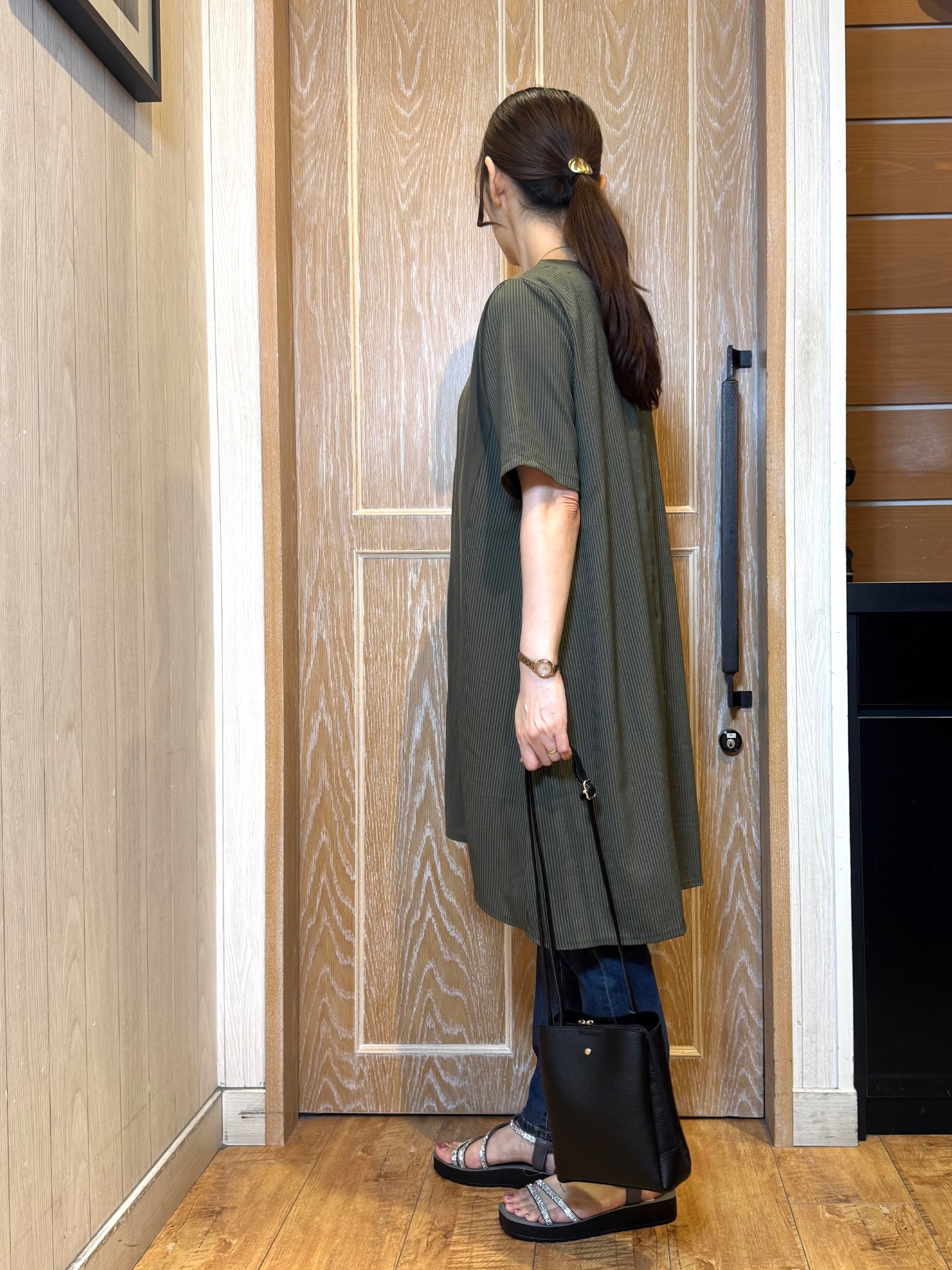 KAORIさんの「SHOO･LA･RUE｜【洗濯機可/体型カバー】上から着るだけ 異素材切替 Aラインチュニックワンピース」を使ったコーディネート