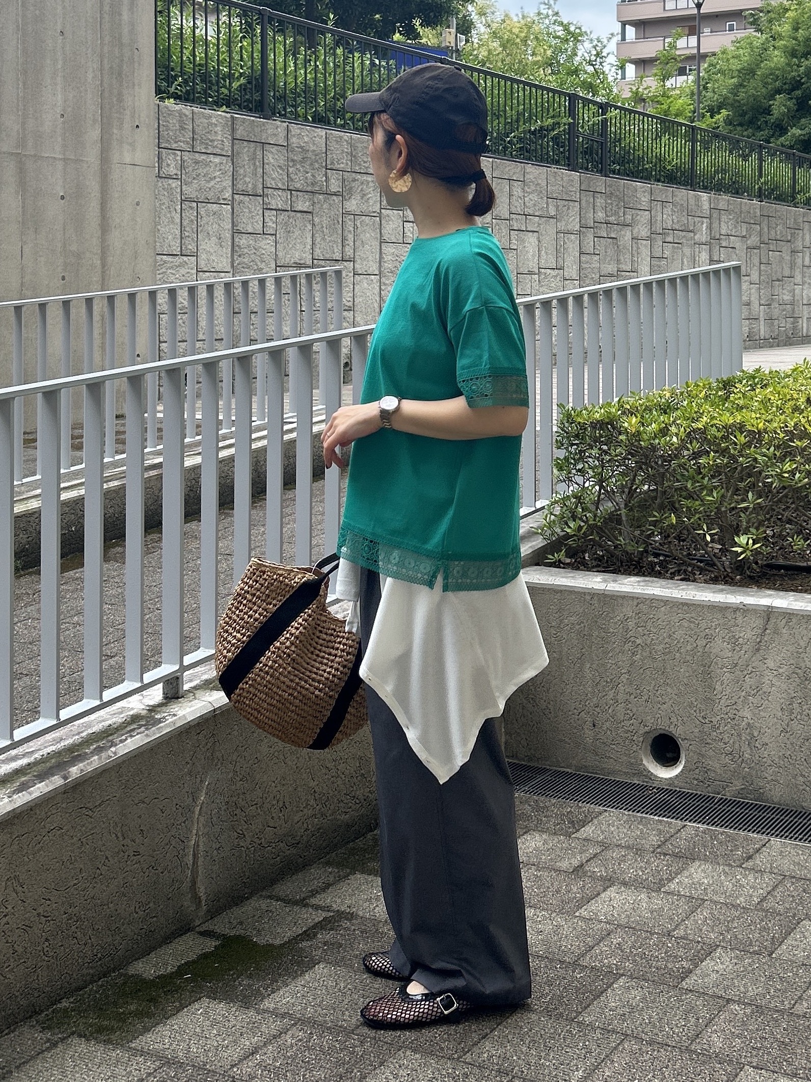 ga_riさんの「THE SHOP TK｜【インせず着られる】モチーフレース切替Tシャツ」を使ったコーディネート