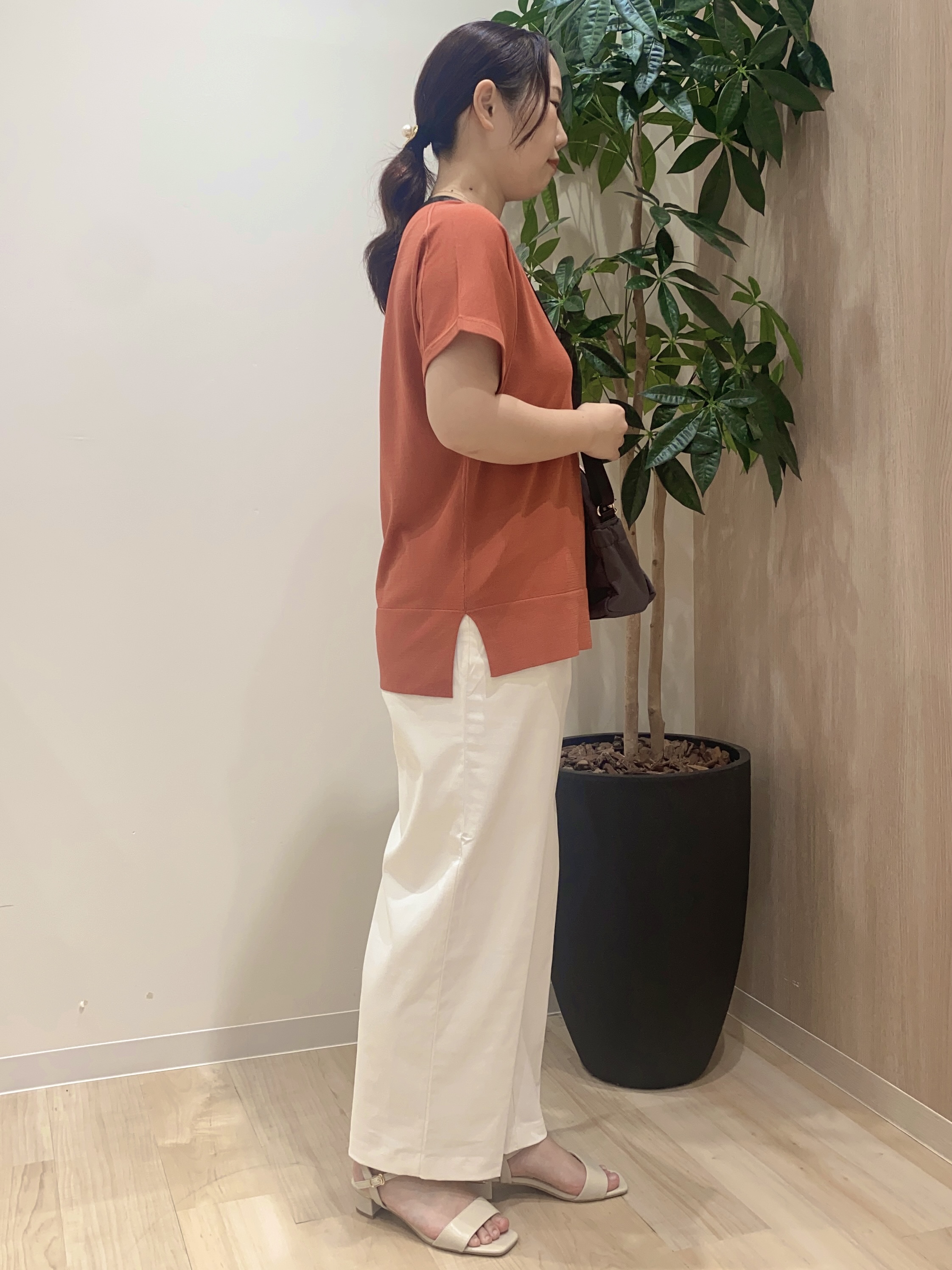 HANAさんの「grove｜【シリーズ累計36万枚！やわらかドライタッチ】夏にうれしい多機能ロングニット」を使ったコーディネート