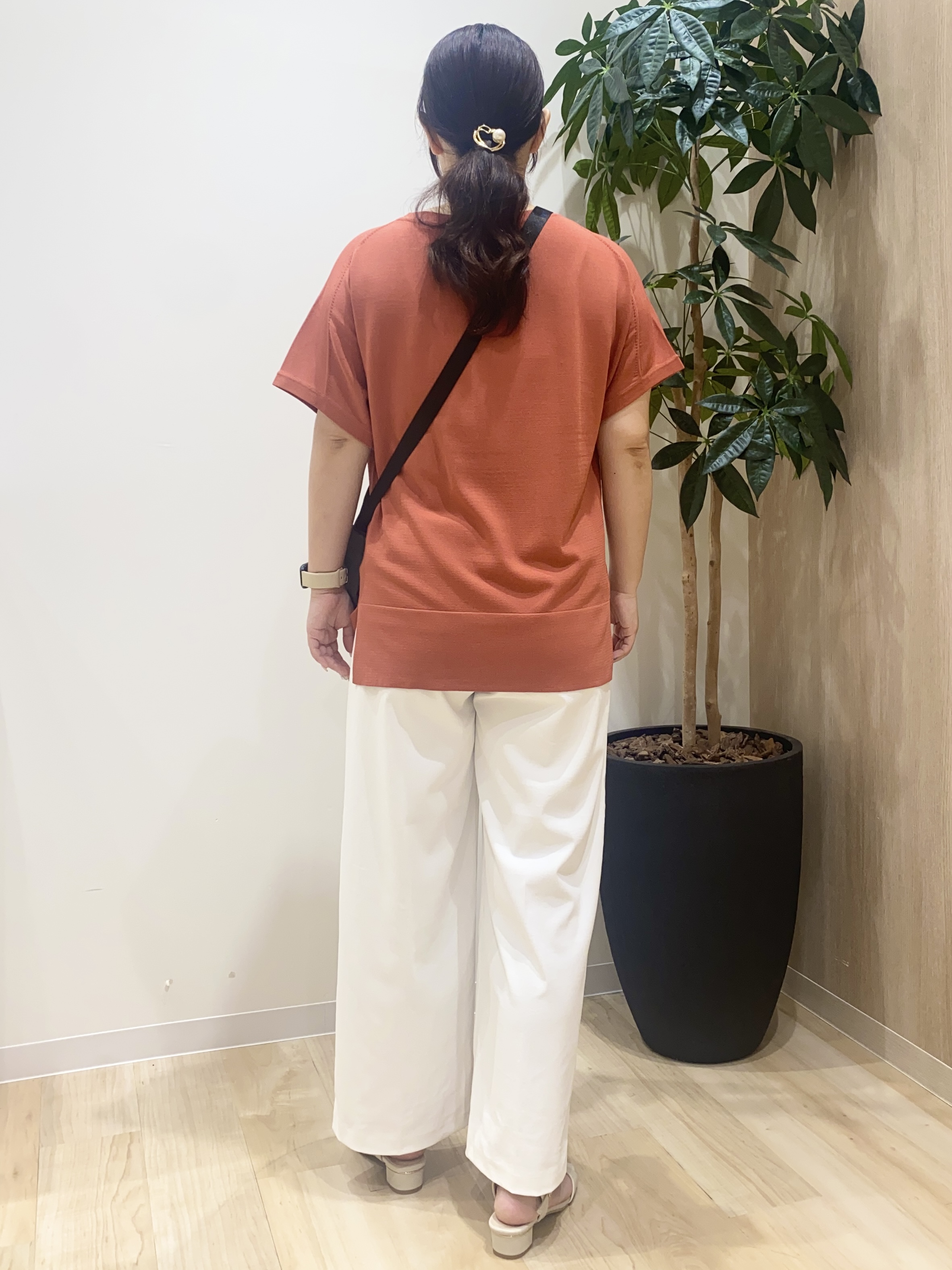 HANAさんの「grove｜【シリーズ累計36万枚！やわらかドライタッチ】夏にうれしい多機能ロングニット」を使ったコーディネート