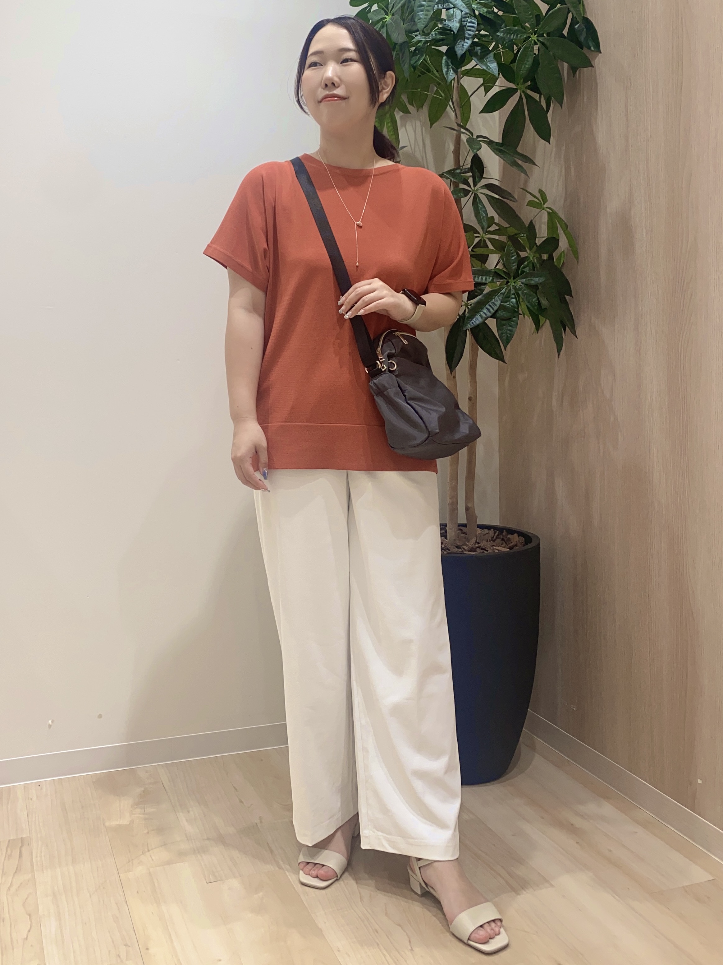 HANAさんの「grove｜【シリーズ累計36万枚！やわらかドライタッチ】夏にうれしい多機能ロングニット」を使ったコーディネート