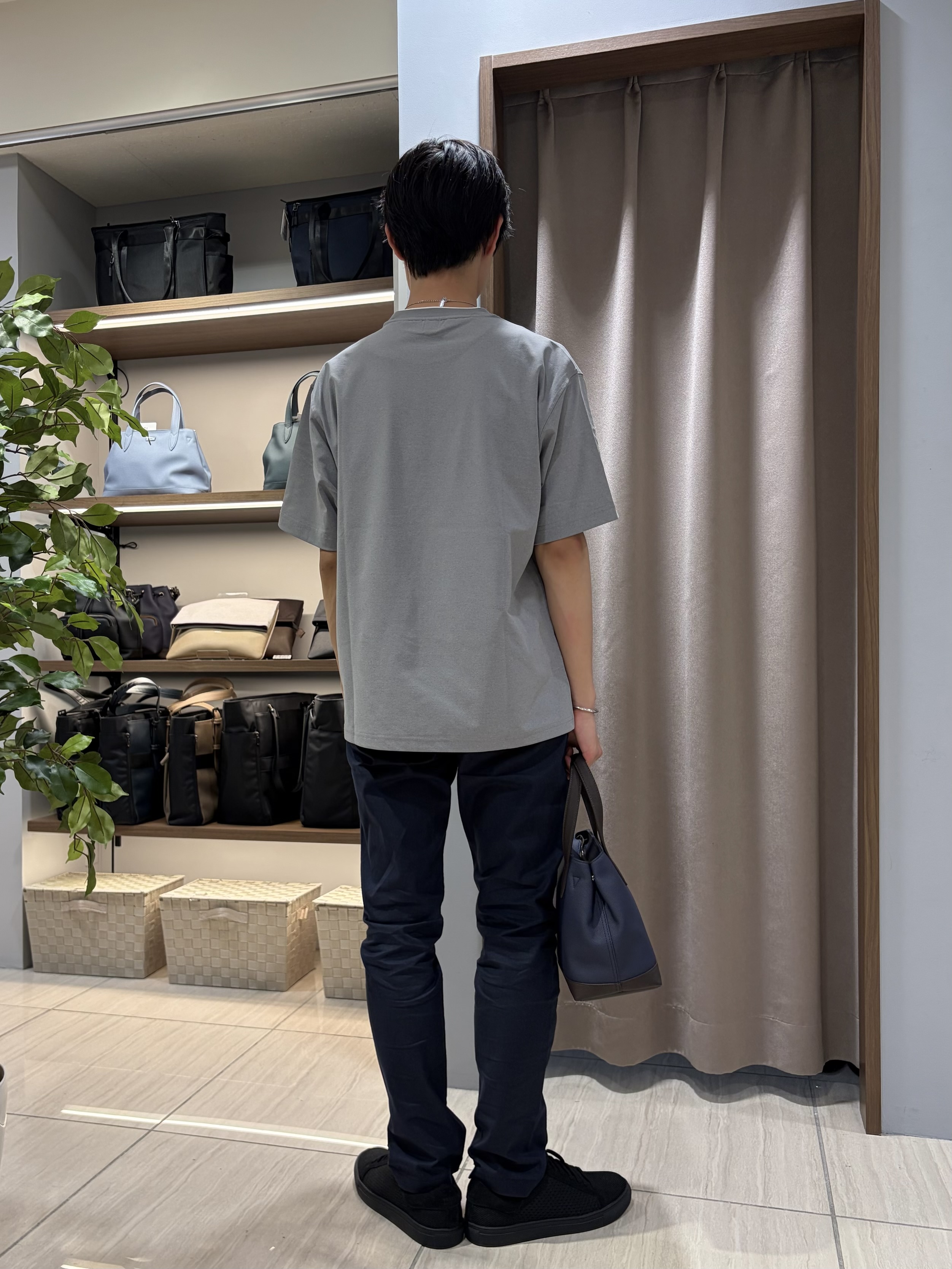 hiroさんの「TAKEO KIKUCHI｜【汗染み軽減】フェイクレイヤー ワンポイント プルオーバー」を使ったコーディネート