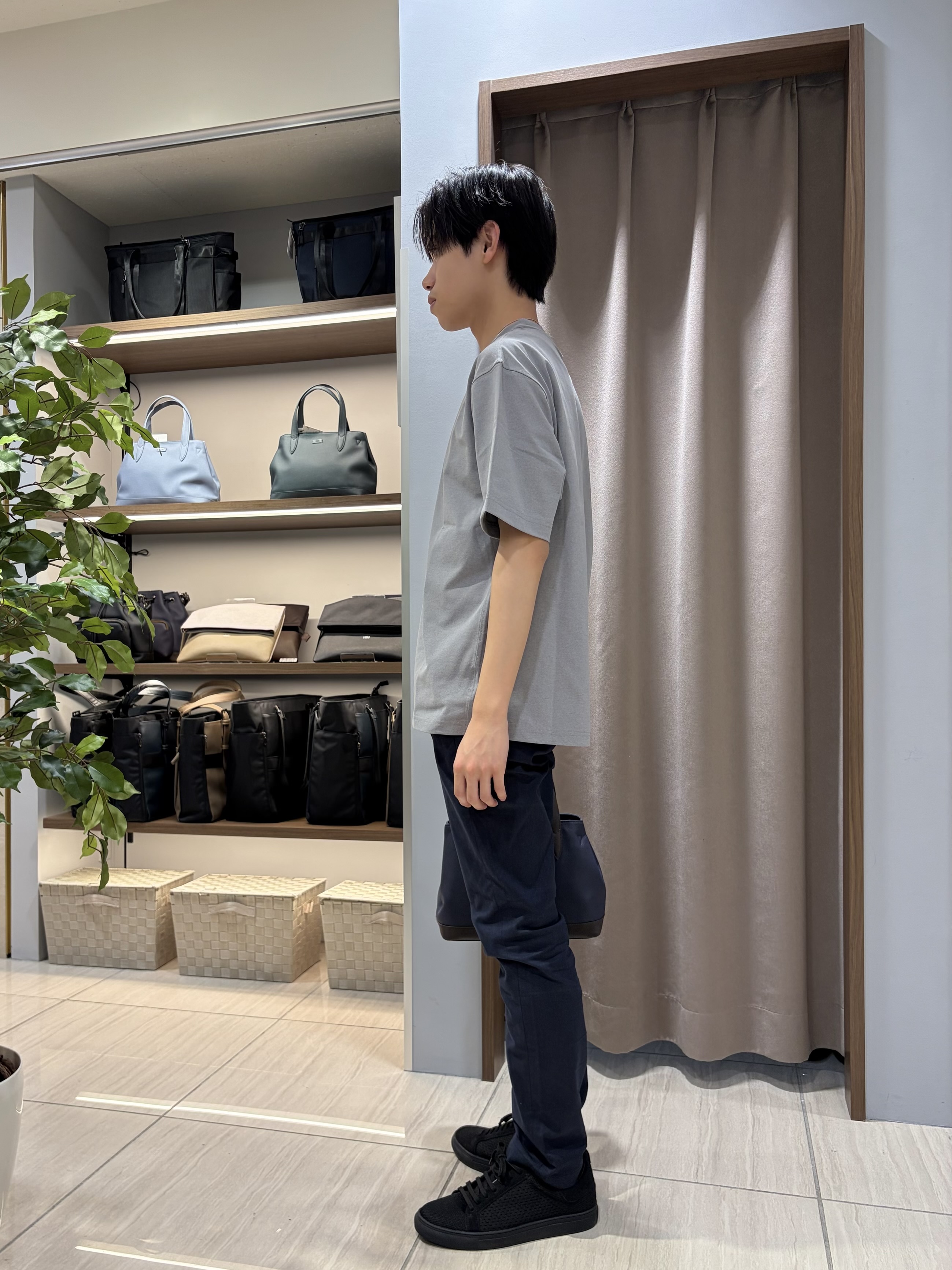 hiroさんの「TAKEO KIKUCHI｜【汗染み軽減】フェイクレイヤー ワンポイント プルオーバー」を使ったコーディネート
