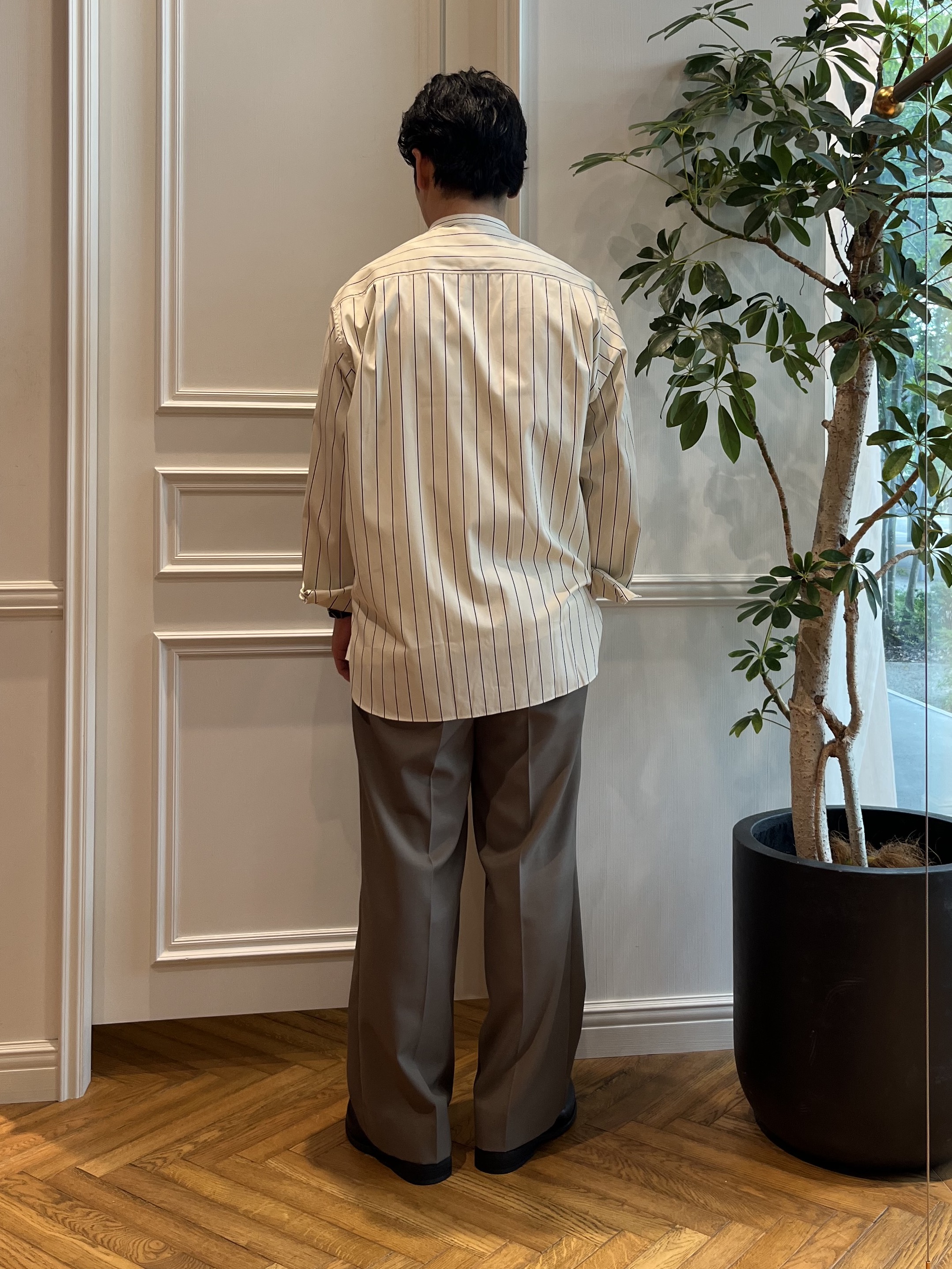 Tokuさんの「DRESSTERIOR｜バンドカラー ストライプシャツ」を使ったコーディネート
