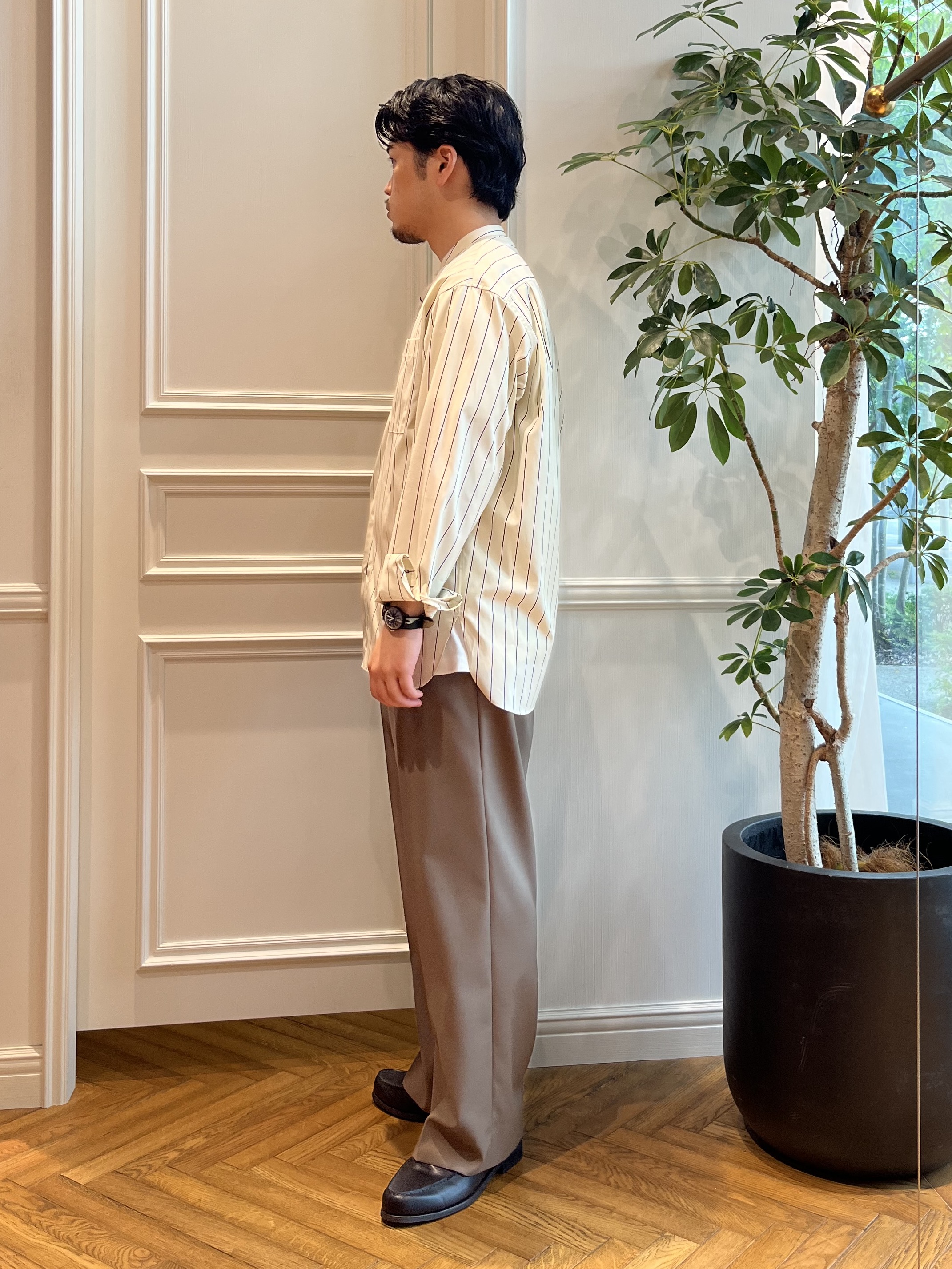 Tokuさんの「DRESSTERIOR｜バンドカラー ストライプシャツ」を使ったコーディネート
