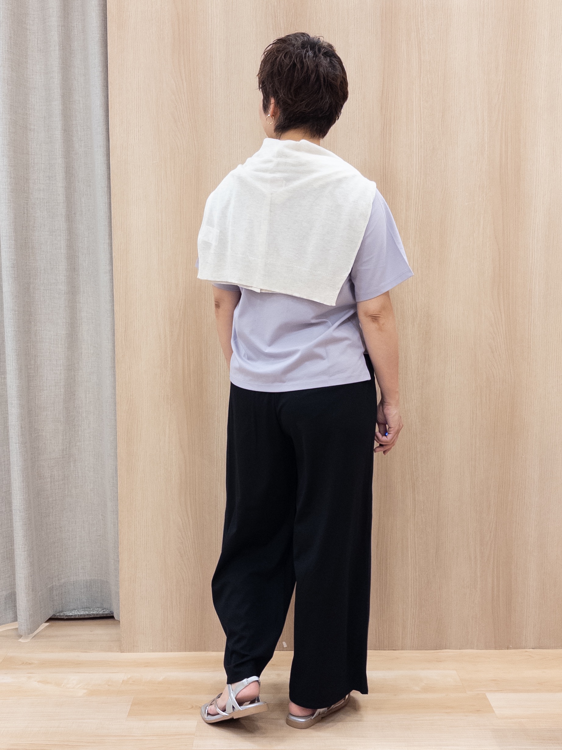 シュウコさんの「grove｜【吸水速乾・UVカット・接触冷感・マシンウォッシャブル】ベーシックMIXロゴプリントT」を使ったコーディネート