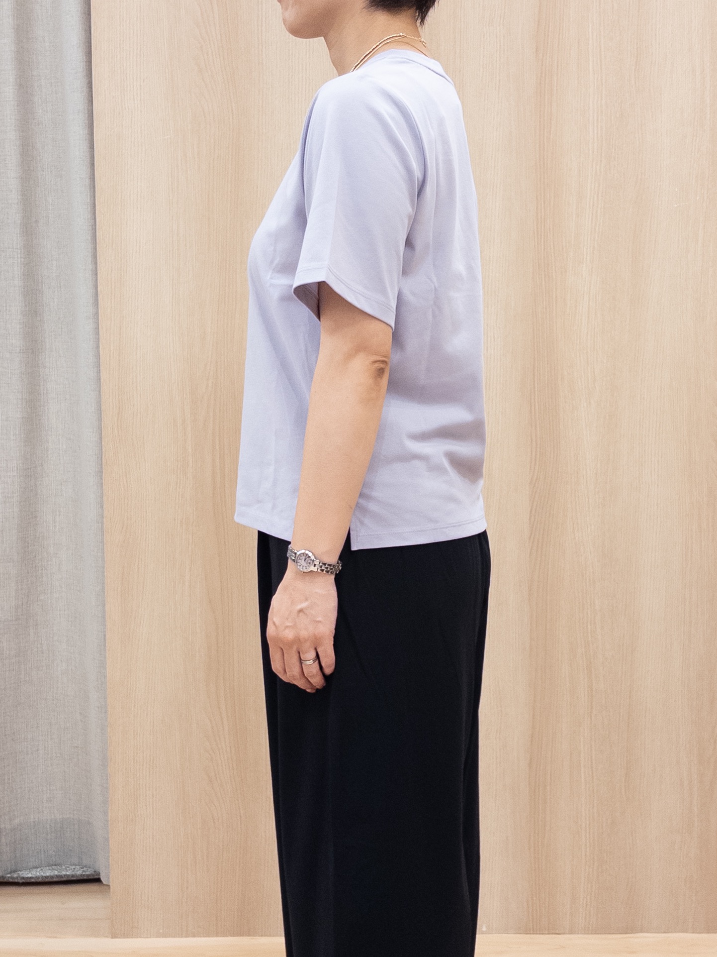 シュウコさんの「grove｜【吸水速乾・UVカット・接触冷感・マシンウォッシャブル】ベーシックMIXロゴプリントT」を使ったコーディネート