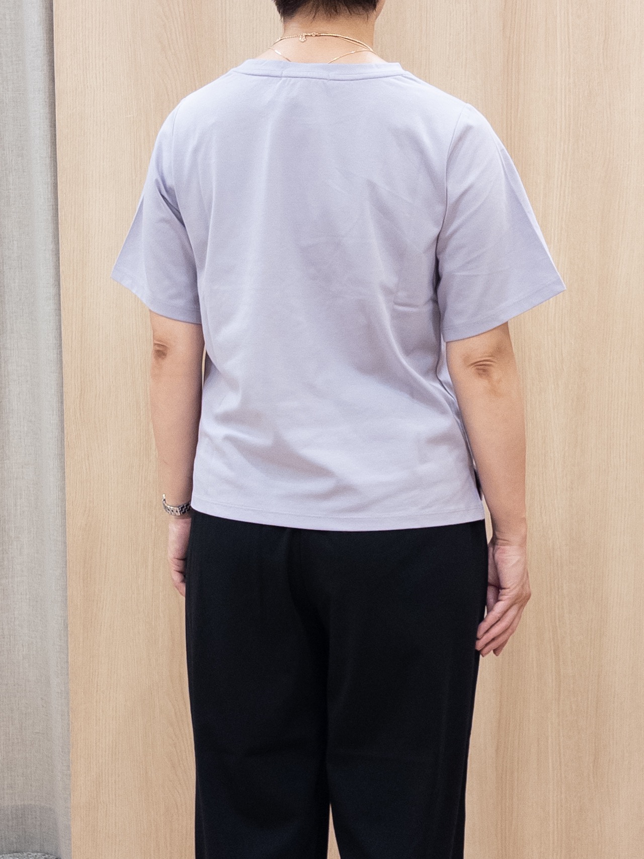 シュウコさんの「grove｜【吸水速乾・UVカット・接触冷感・マシンウォッシャブル】ベーシックMIXロゴプリントT」を使ったコーディネート