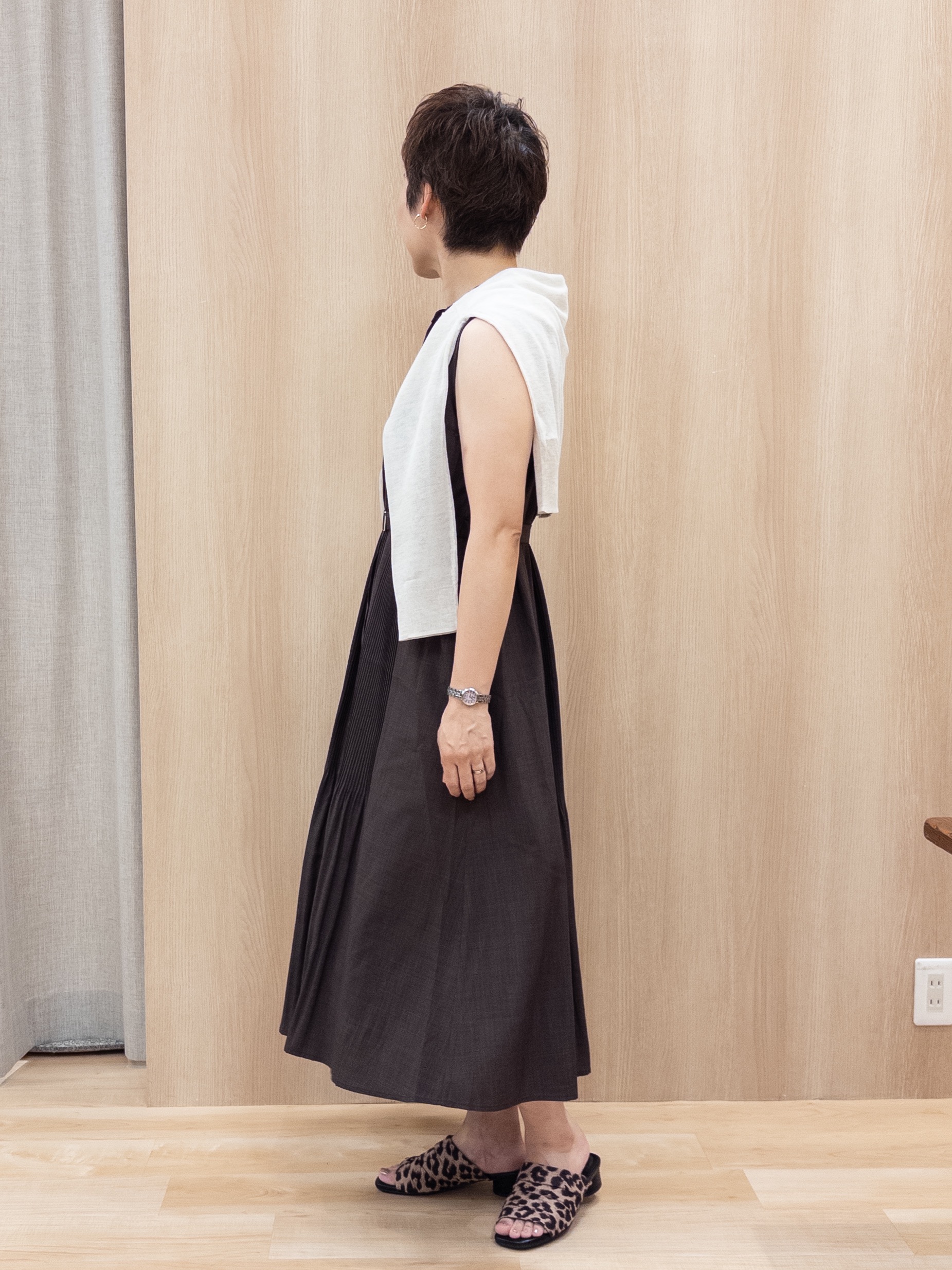 シュウコさんの「grove｜【低身長さんも選べる着丈・洗濯機◎】プリーツベルトワンピース」を使ったコーディネート