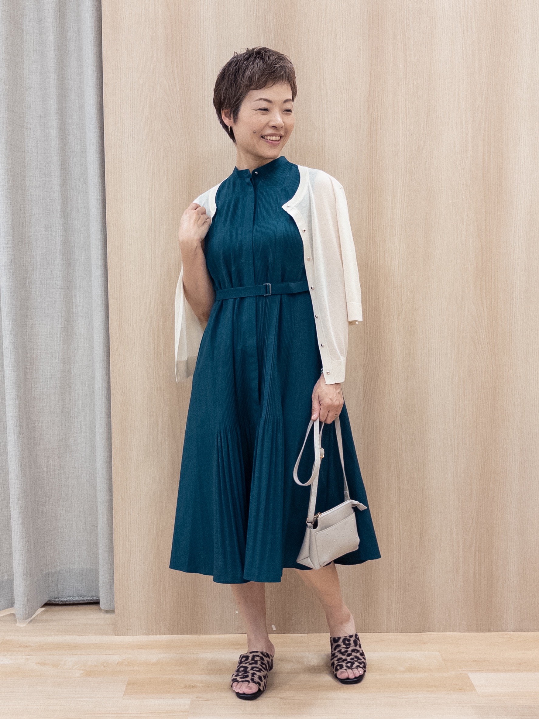 シュウコさんの「grove｜【低身長さんも選べる着丈・洗濯機◎】プリーツベルトワンピース」を使ったコーディネート