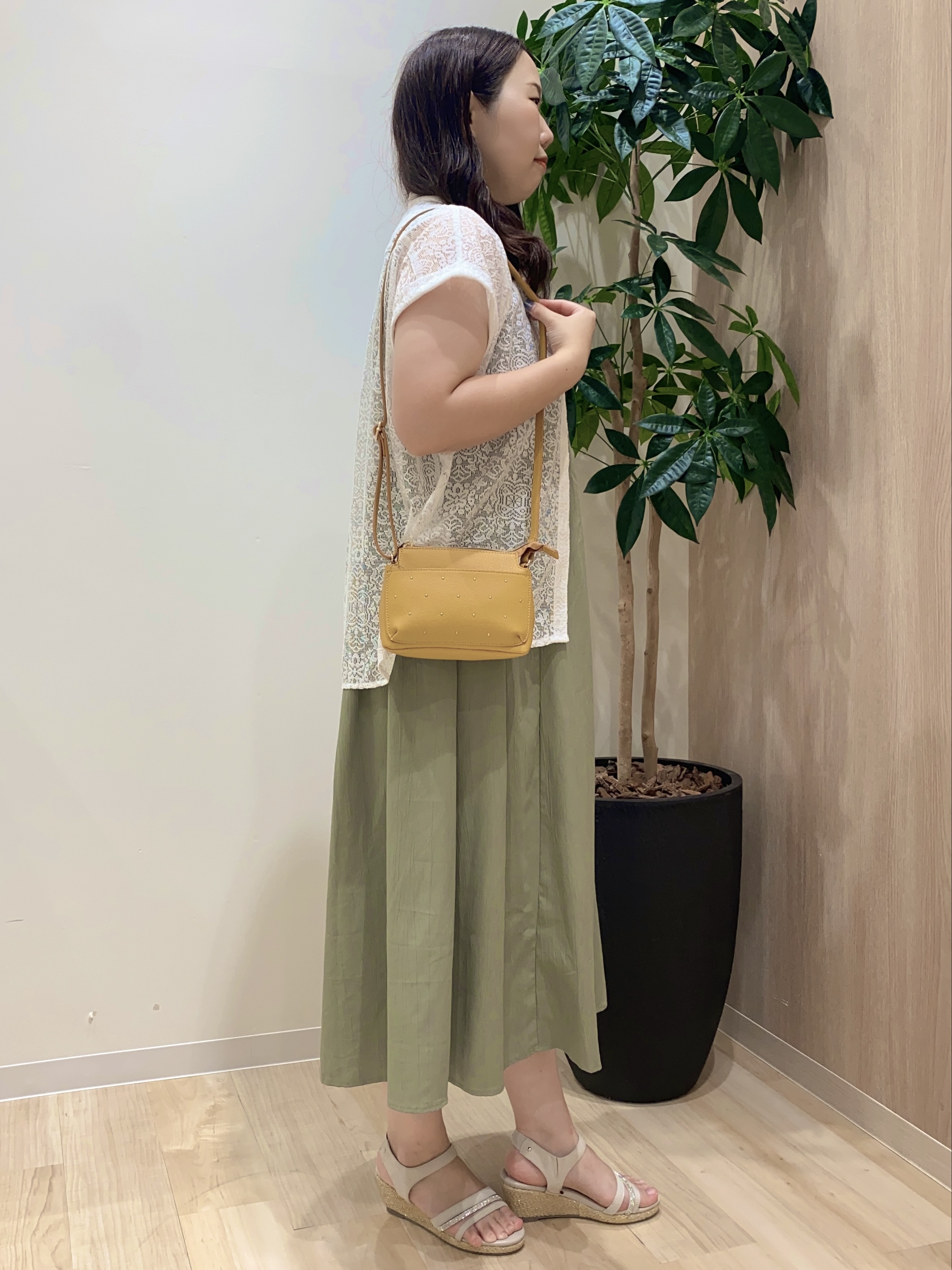 HANAさんの「grove｜【低身長さんも選べる着丈・洗濯機◎】テントラインワンピース」を使ったコーディネート