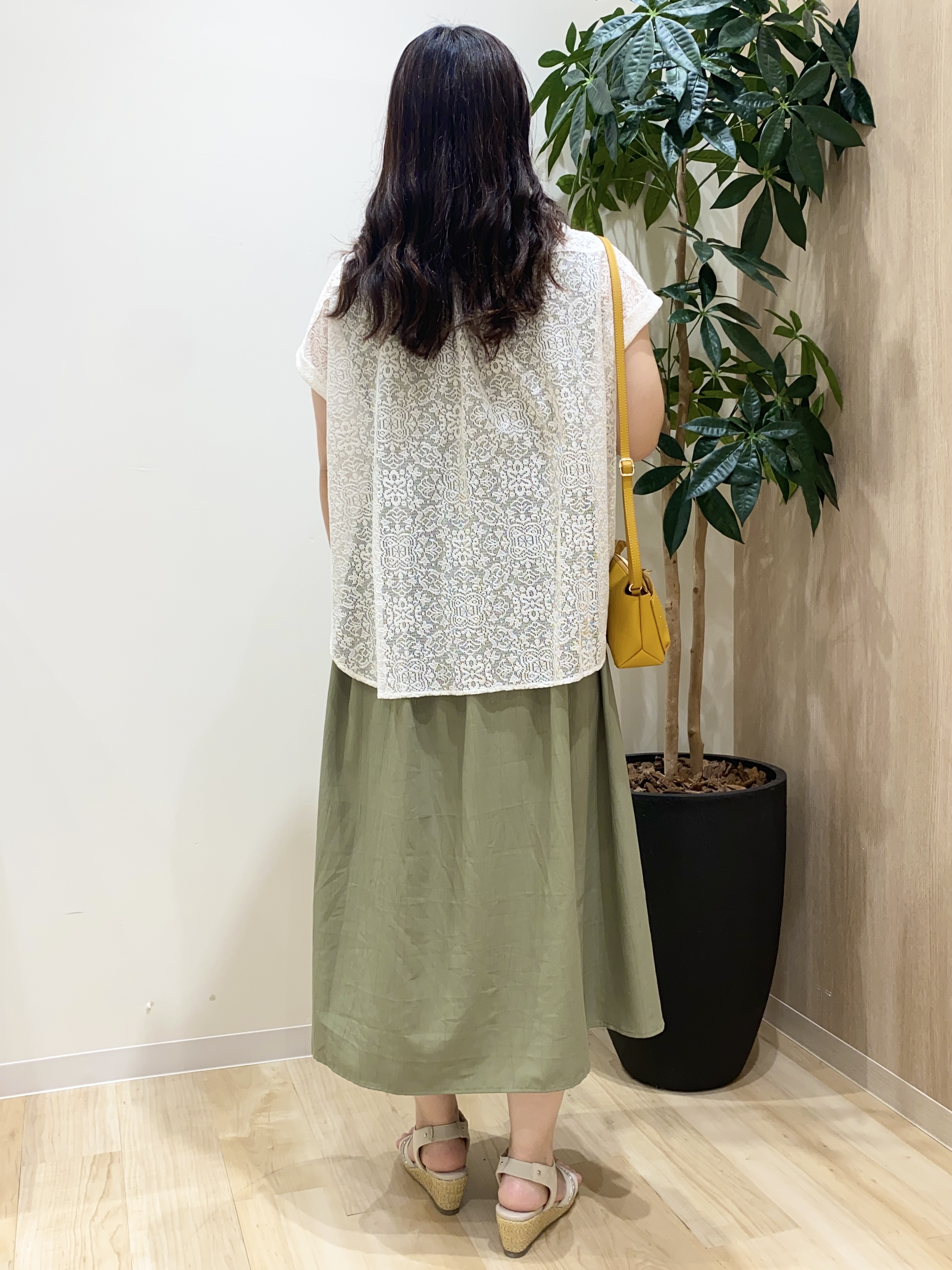 HANAさんの「grove｜【低身長さんも選べる着丈・洗濯機◎】テントラインワンピース」を使ったコーディネート