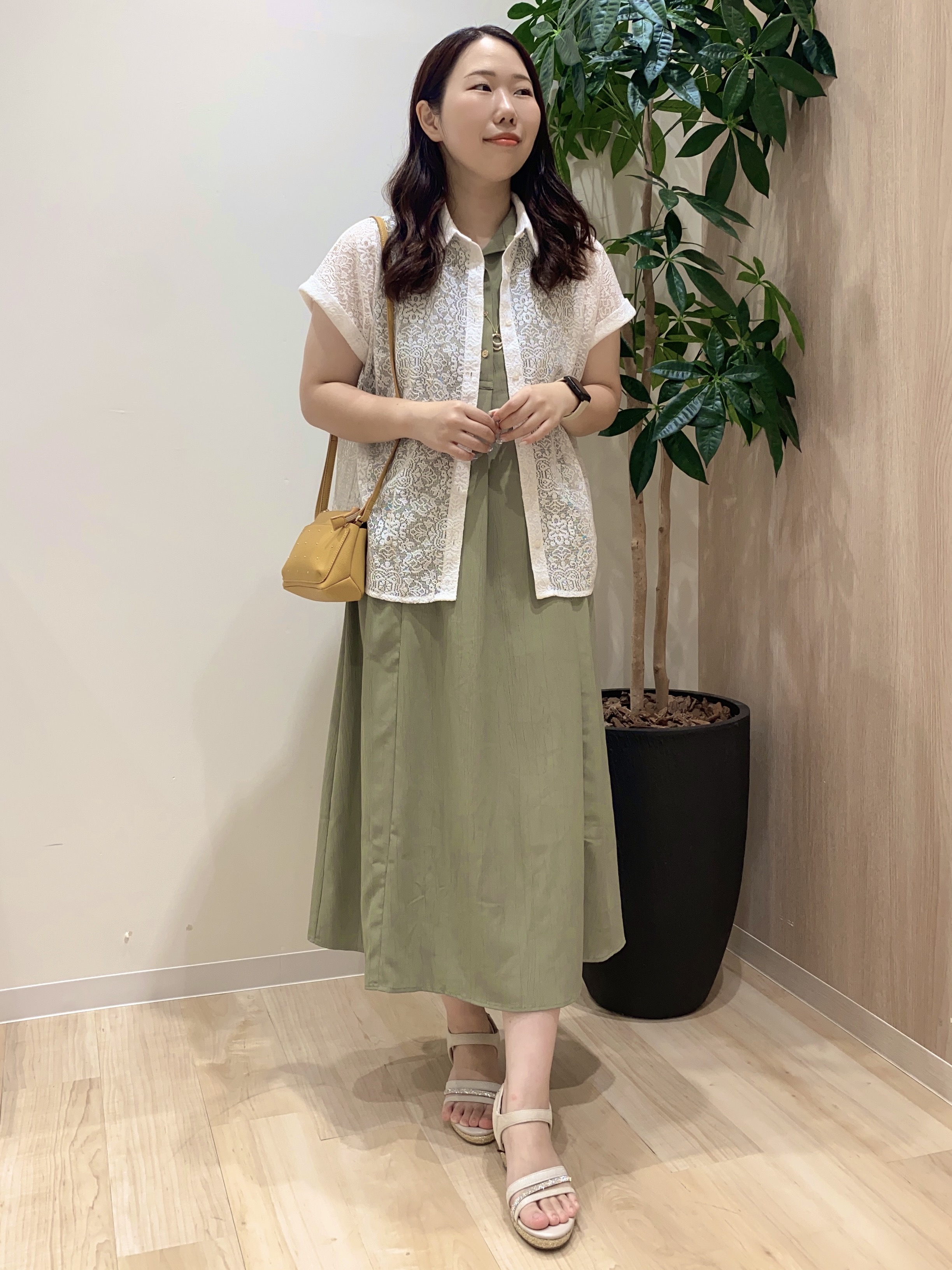 HANAさんの「grove｜【低身長さんも選べる着丈・洗濯機◎】テントラインワンピース」を使ったコーディネート