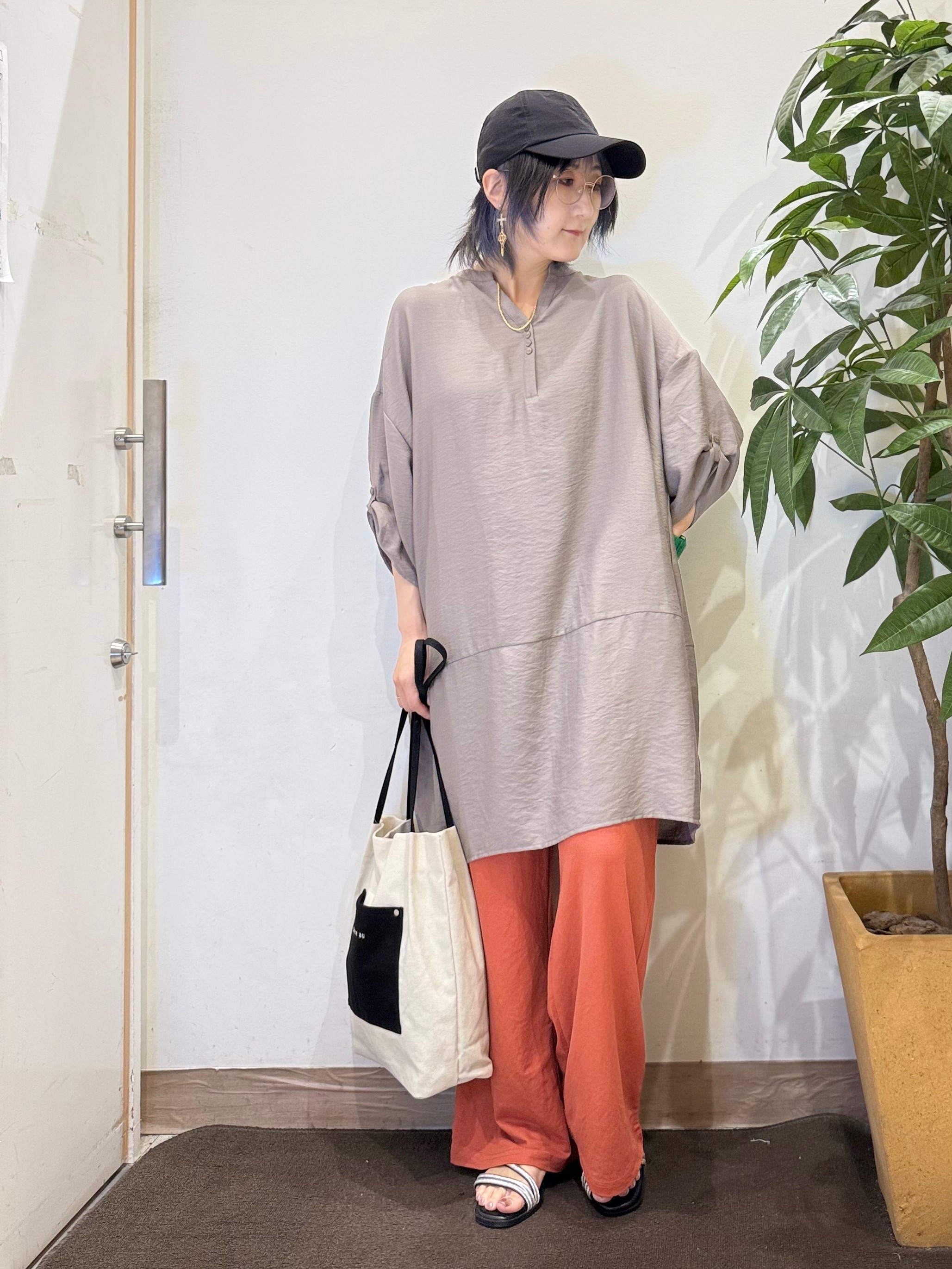 misakiさんの「SHOO･LA･RUE｜【ひんやり/S-LL/洗濯機可】体型カバーにも ゆるっとリラックスチュニック」を使ったコーディネート