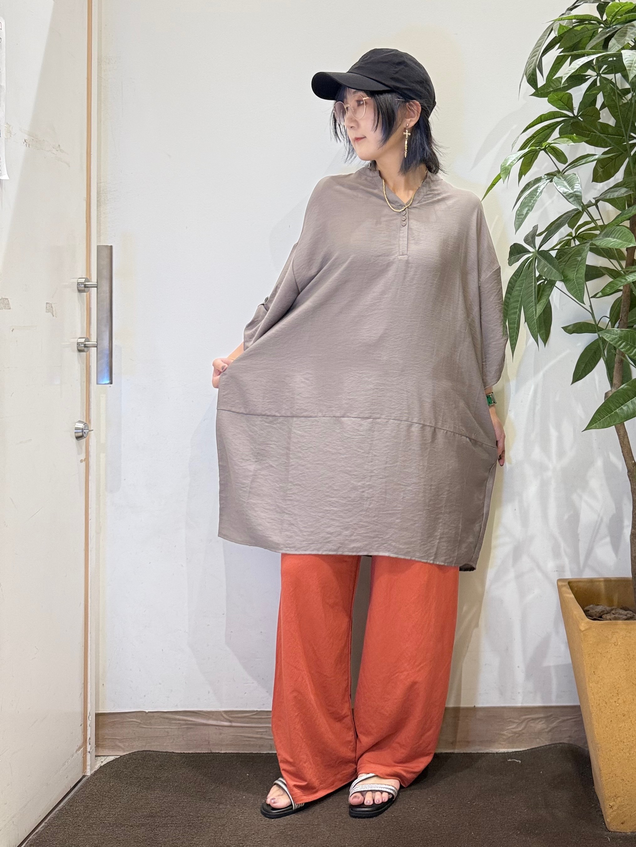 misakiさんの「SHOO･LA･RUE｜【ひんやり/S-LL/洗濯機可】体型カバーにも ゆるっとリラックスチュニック」を使ったコーディネート