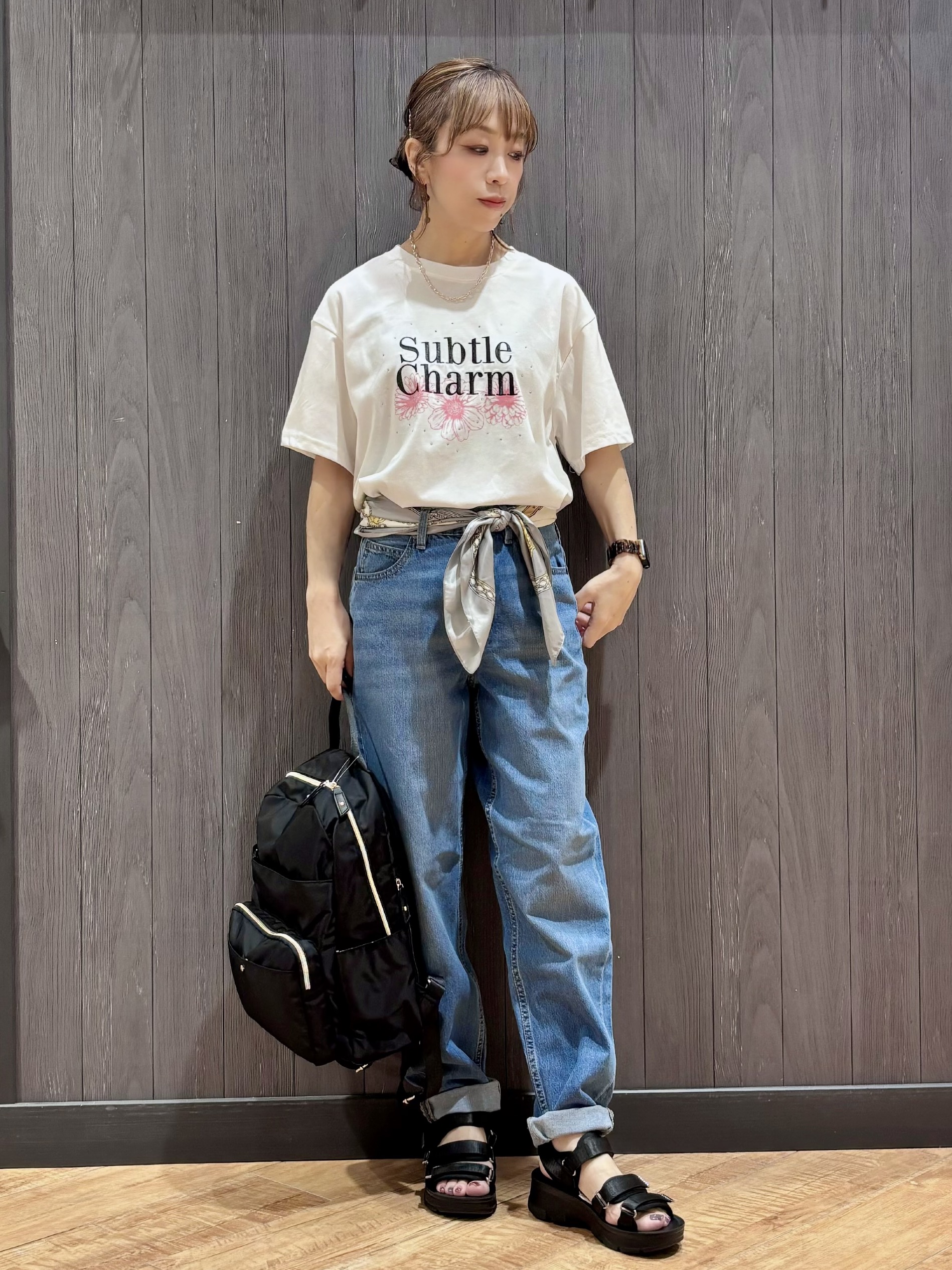 meiさんの「SHOO･LA･RUE｜【ひんやり/S-LL】選べる4柄　デイリー使いにぴったりなアソートTシャツ」を使ったコーディネート
