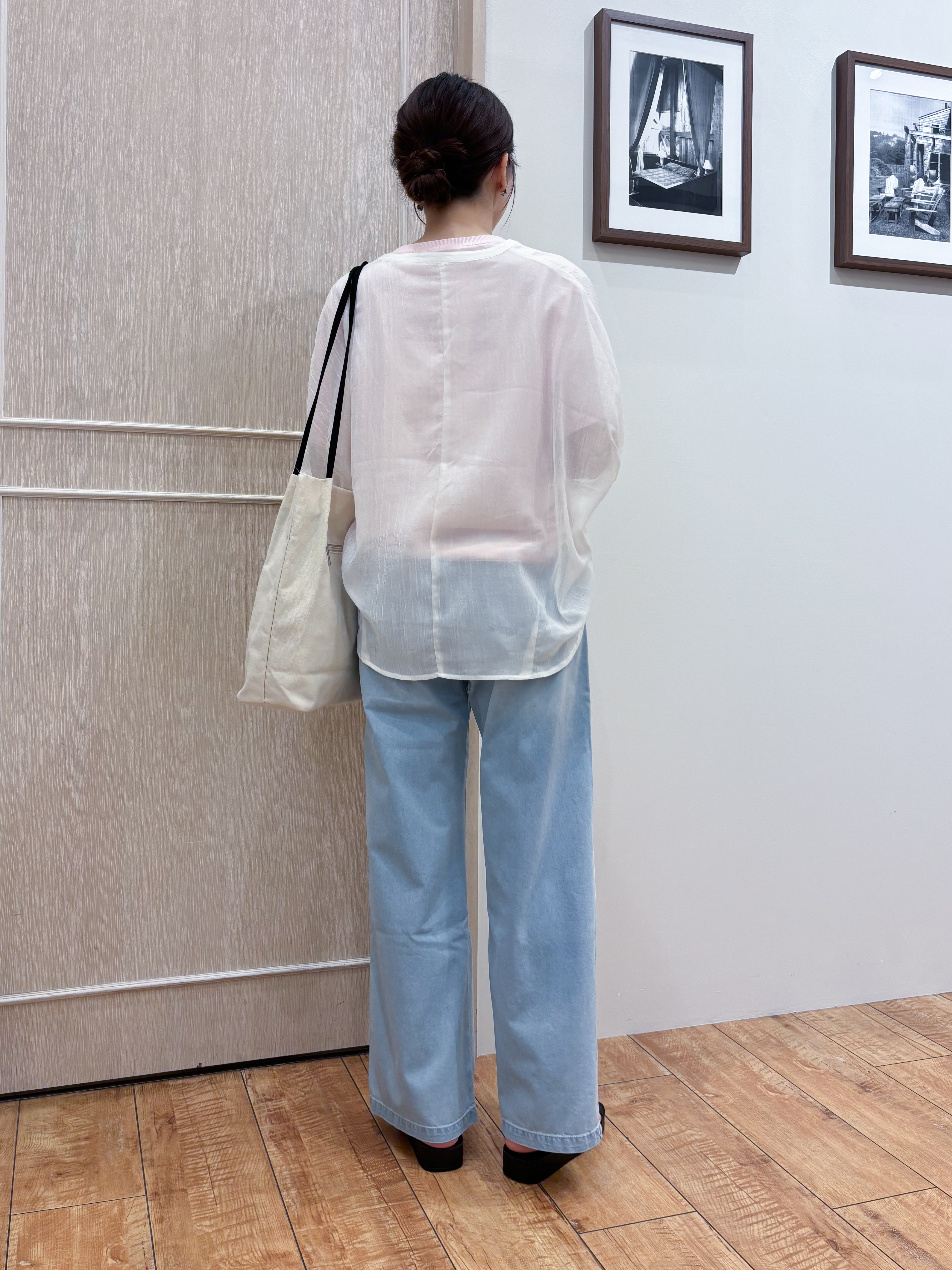 なみさんの「SHOO･LA･RUE｜【洗濯機可/選べる6色】ナチュラルな風合いが魅力 ゆったり楊柳シアードルマンブラウス」を使ったコーディネート