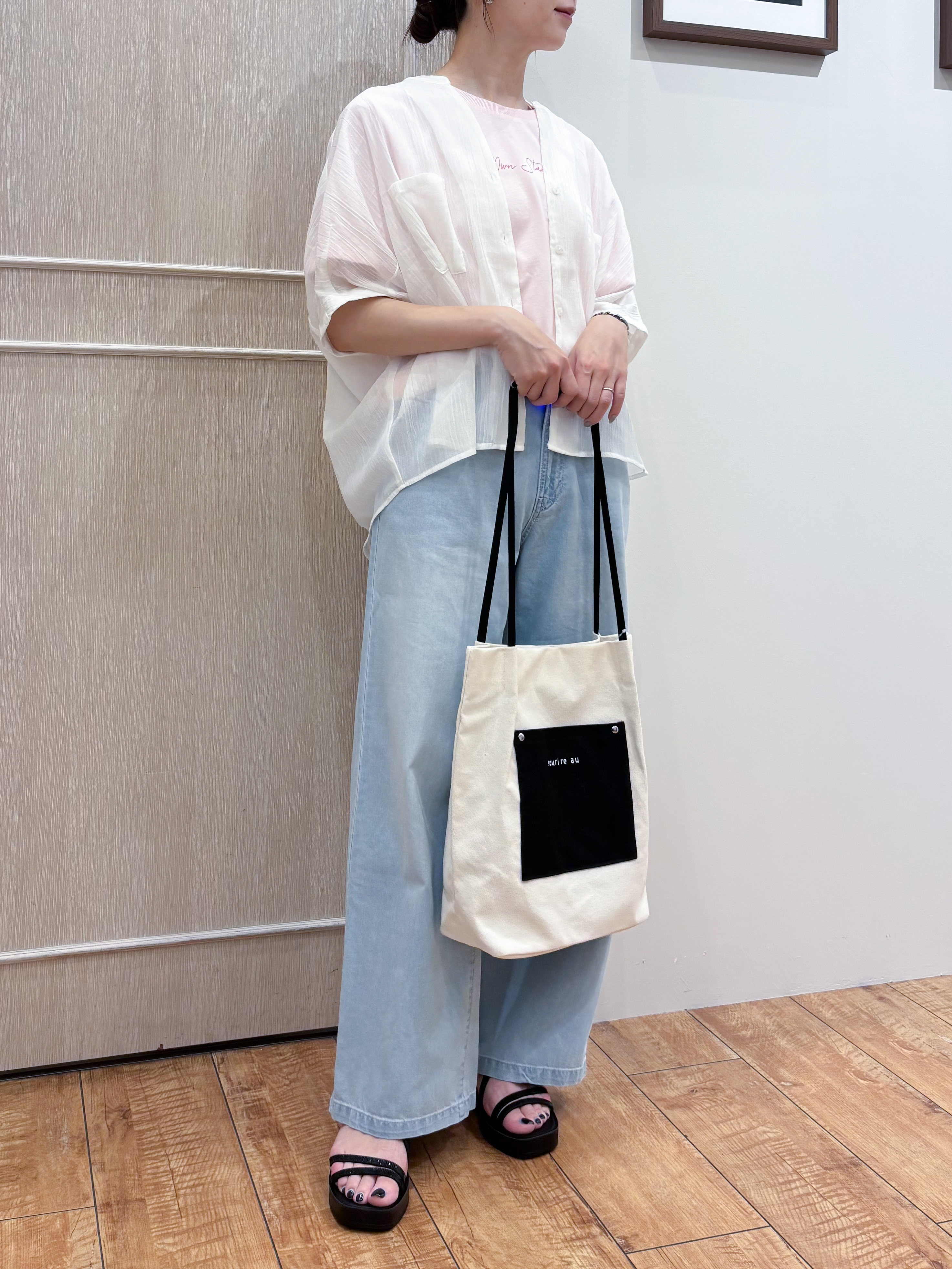 なみさんの「SHOO･LA･RUE｜【洗濯機可/選べる6色】ナチュラルな風合いが魅力 ゆったり楊柳シアードルマンブラウス」を使ったコーディネート