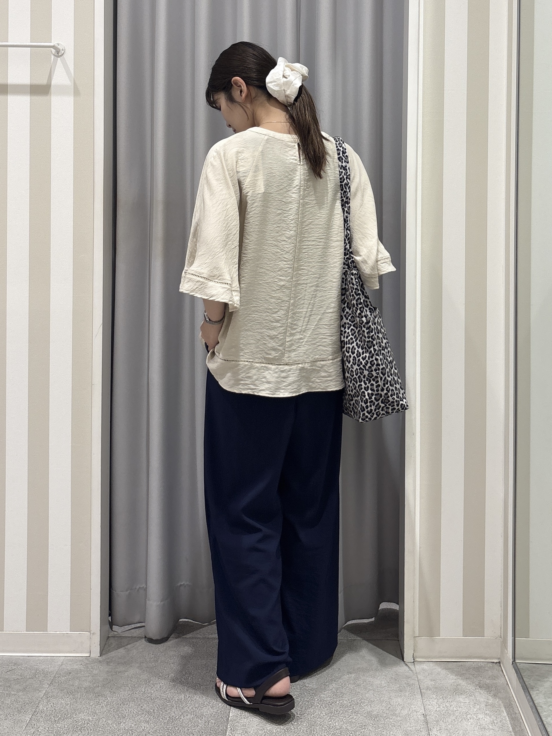 Rikaさんの「SHOO･LA･RUE｜【ひんやり/S-LL/洗濯機可】体型カバー ふんわりスラブポンチョ風ブラウス」を使ったコーディネート