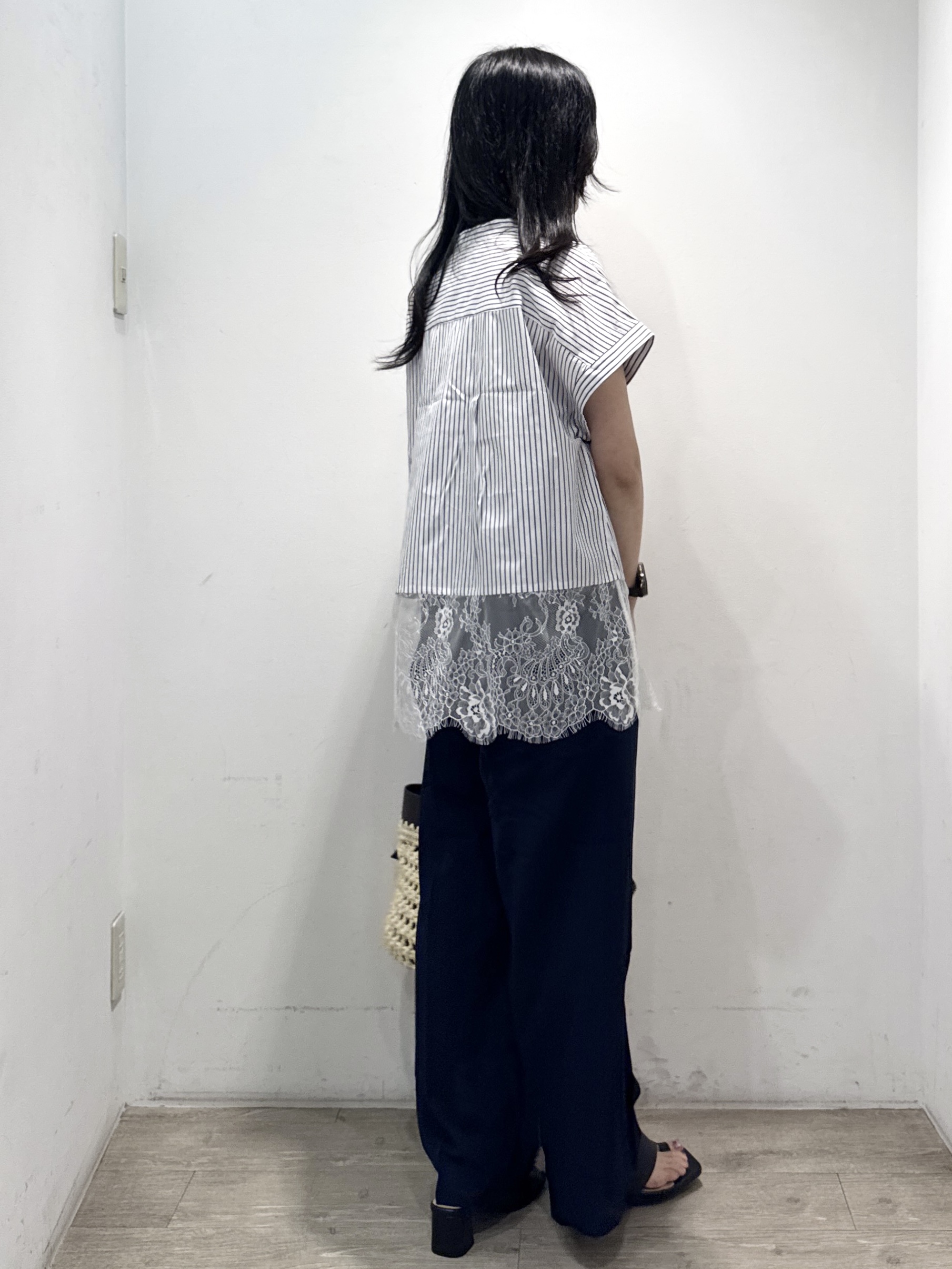 yuicciさんの「OPAQUE.CLIP｜裾レースフレンチスリーブブラウス【洗濯機OK】」を使ったコーディネート