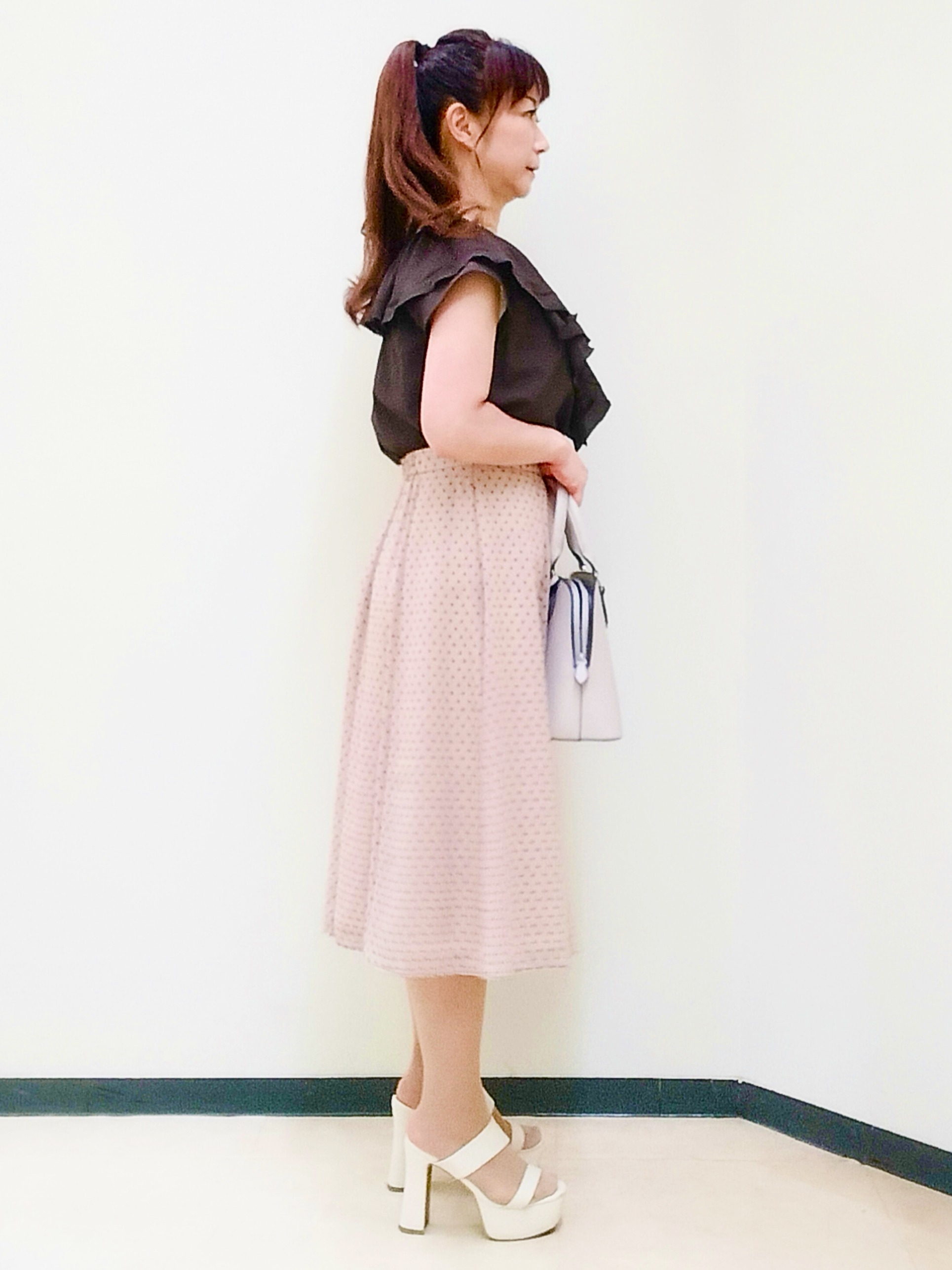 花さんの「Reflect｜【通気性あり／涼しい／マシンウォッシャブル】フリルブラウス」を使ったコーディネート