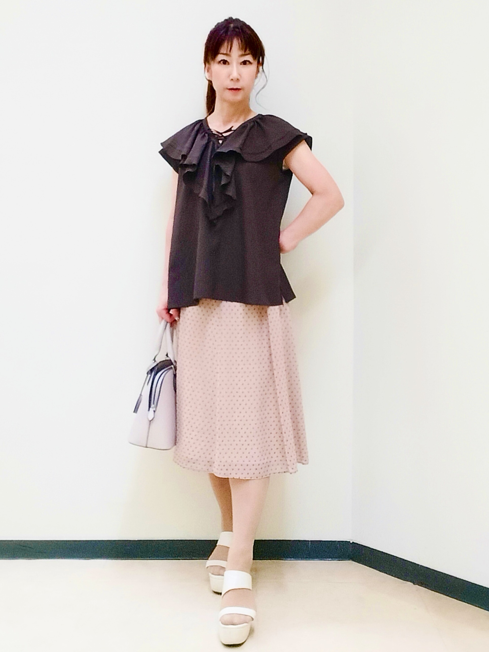 花さんの「Reflect｜【通気性あり／涼しい／マシンウォッシャブル】フリルブラウス」を使ったコーディネート