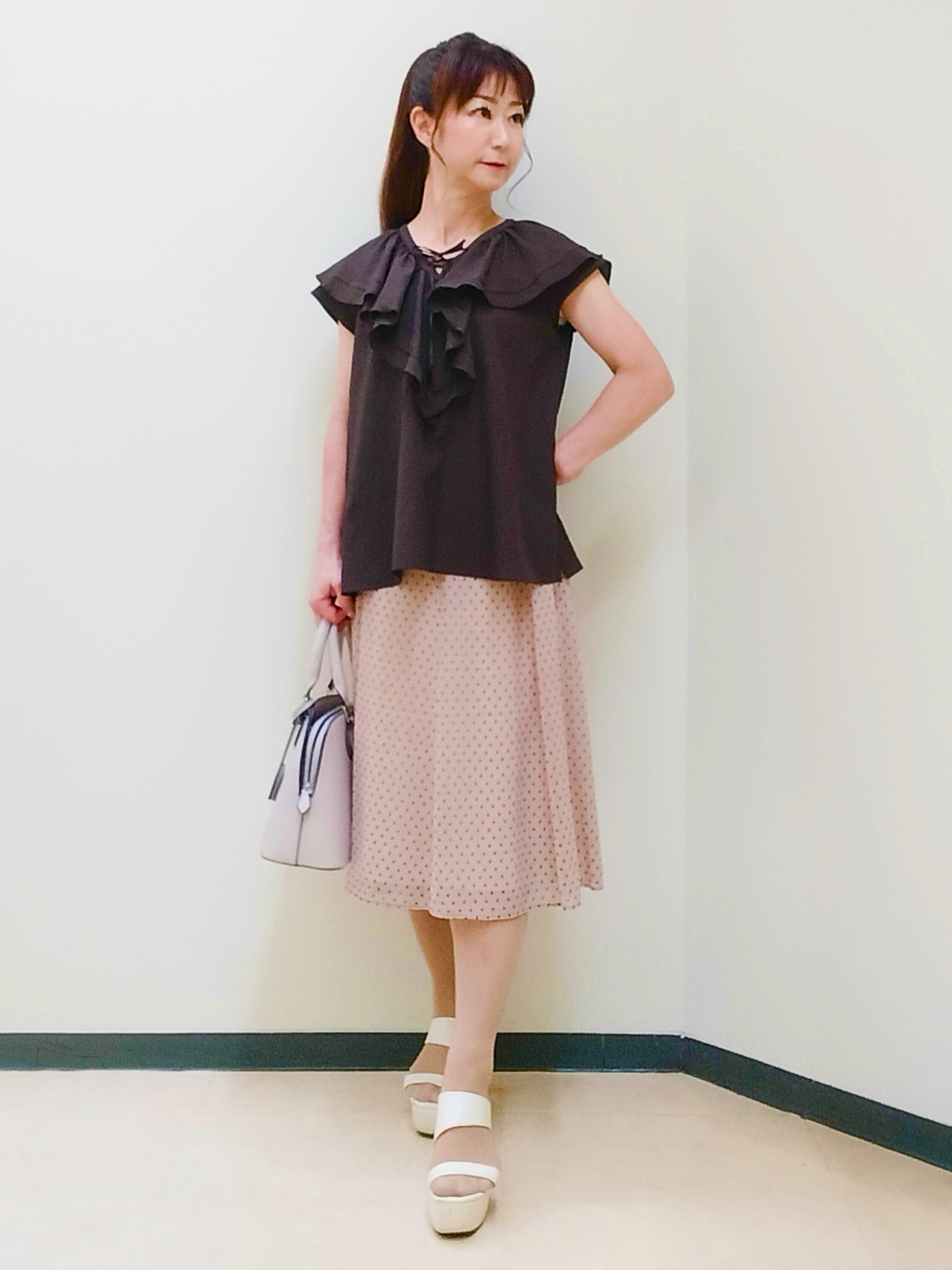花さんの「Reflect｜【通気性あり／涼しい／マシンウォッシャブル】フリルブラウス」を使ったコーディネート