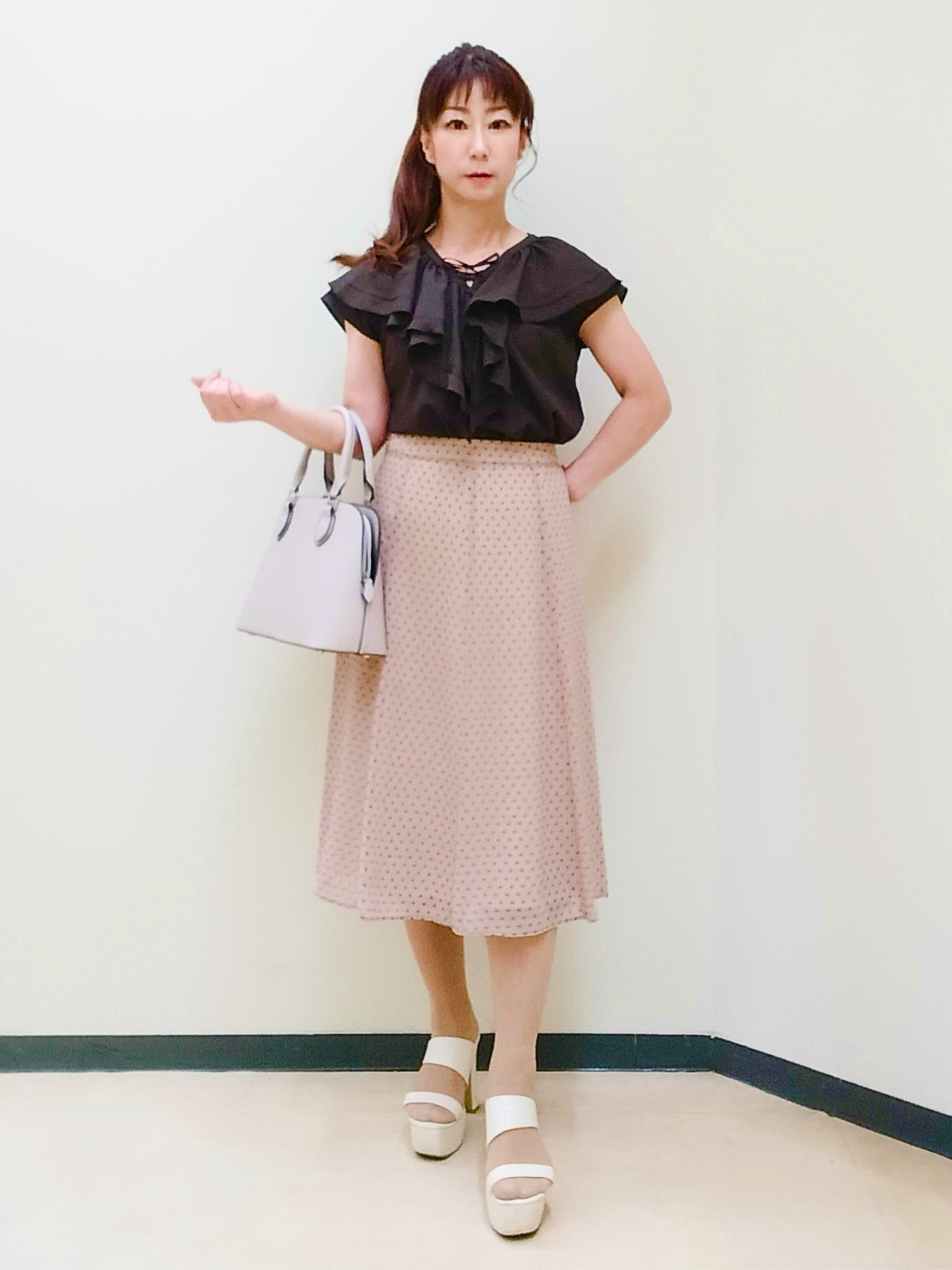 花さんの「Reflect｜【通気性あり／涼しい／マシンウォッシャブル】フリルブラウス」を使ったコーディネート