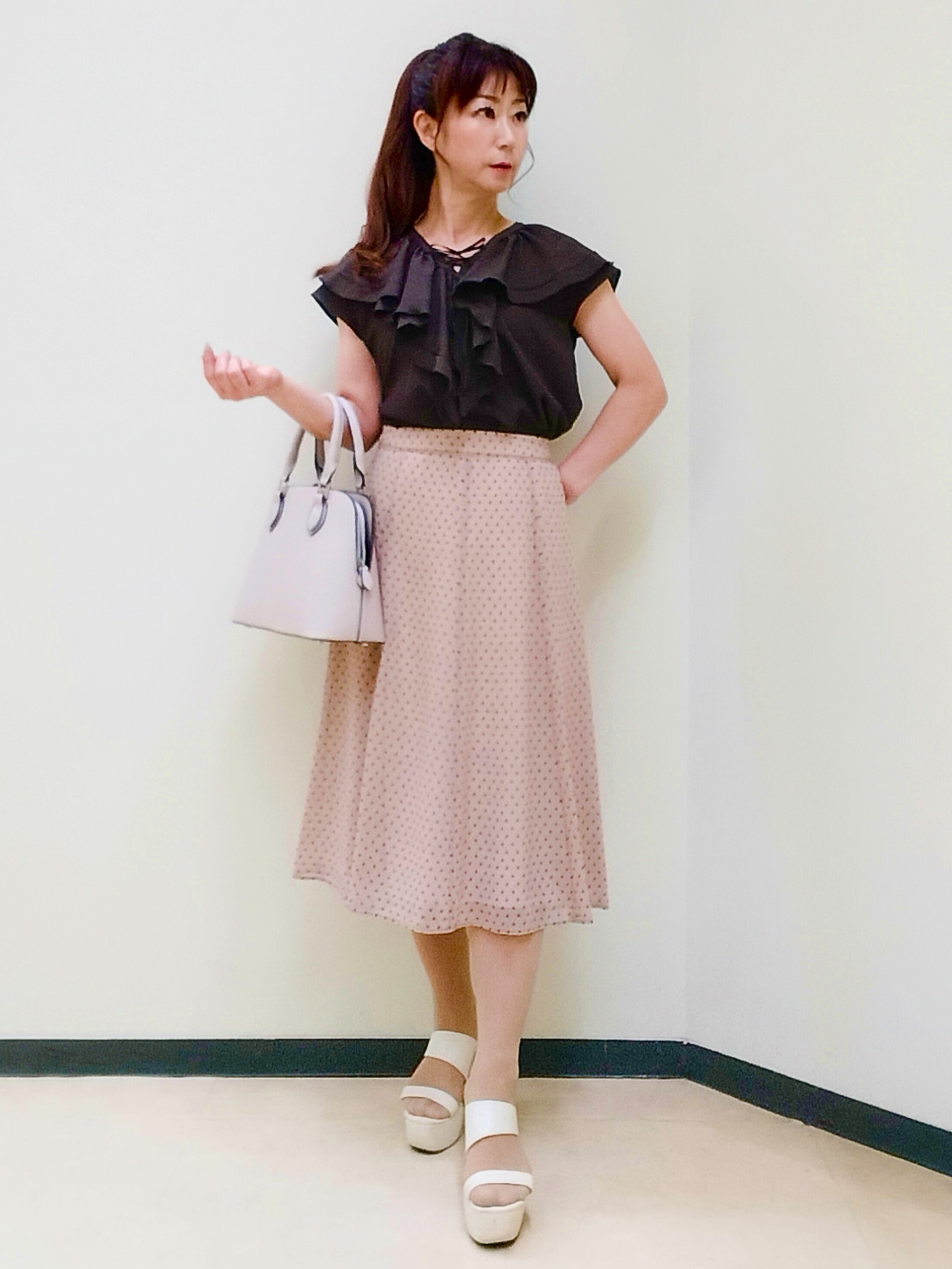 花さんの「Reflect｜【通気性あり／涼しい／マシンウォッシャブル】フリルブラウス」を使ったコーディネート