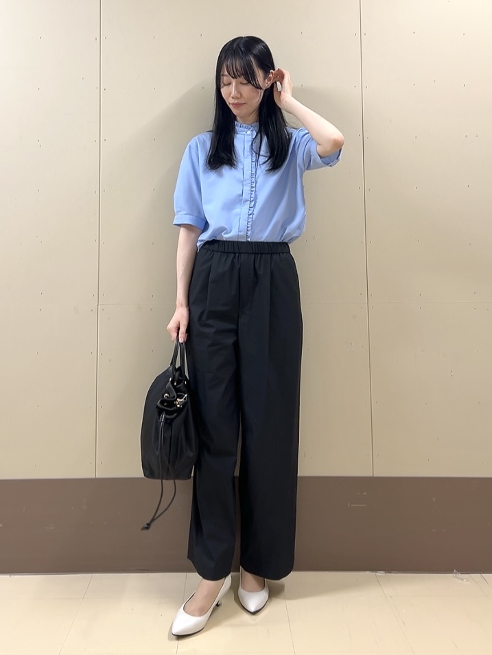 sechiさんの「UNTITLED｜【接触冷感/通気性/洗える】スタンドカラーフリルブラウス」を使ったコーディネート