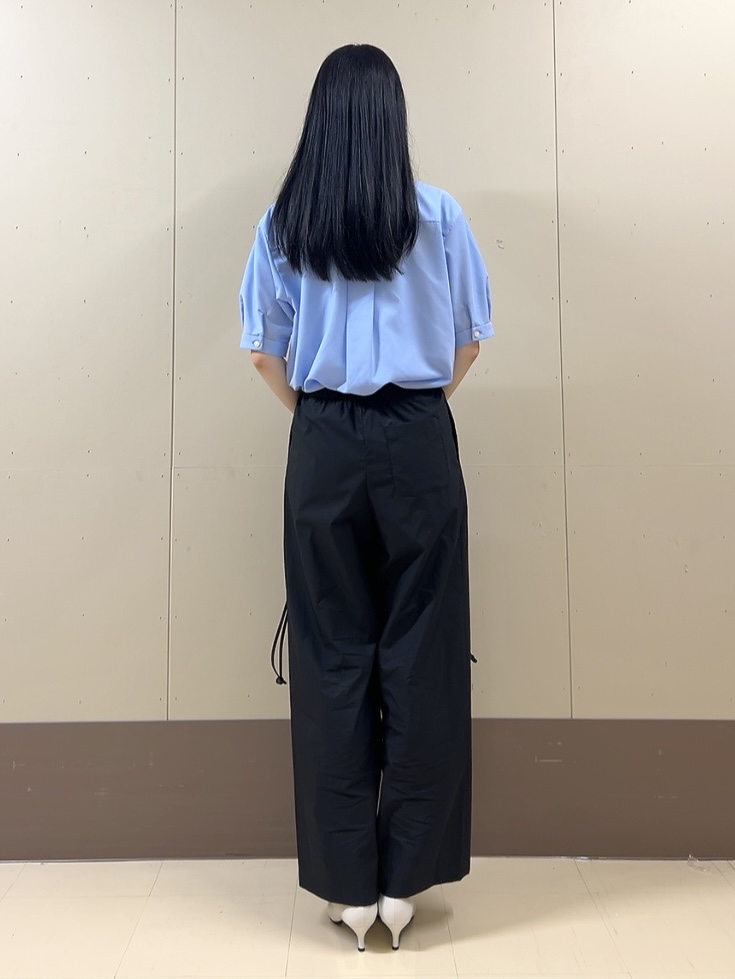 sechiさんの「UNTITLED｜【接触冷感/通気性/洗える】スタンドカラーフリルブラウス」を使ったコーディネート