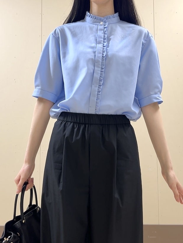 sechiさんの「UNTITLED｜【接触冷感/通気性/洗える】スタンドカラーフリルブラウス」を使ったコーディネート