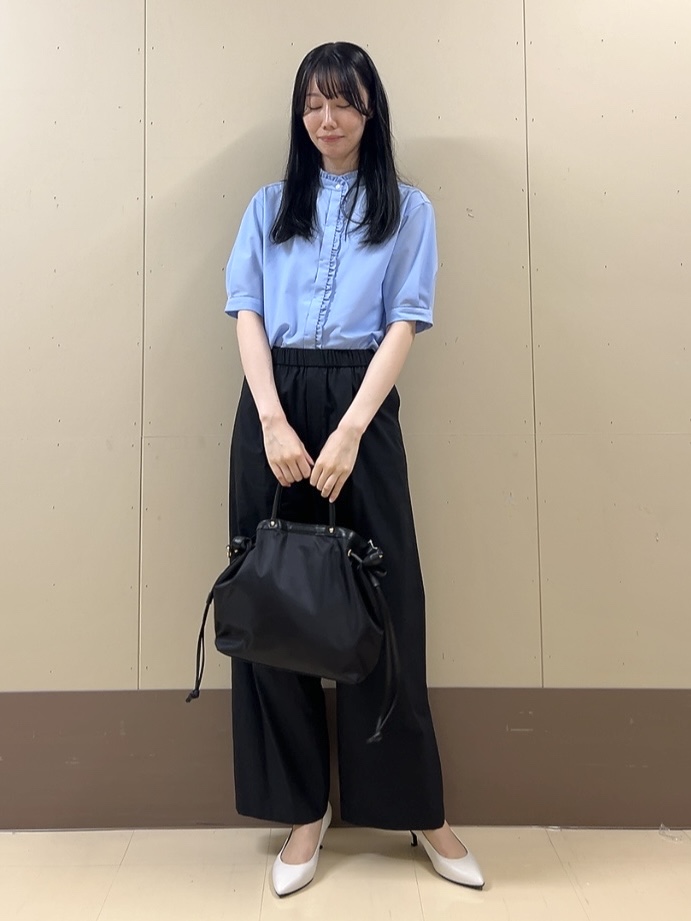 sechiさんの「UNTITLED｜【接触冷感/通気性/洗える】スタンドカラーフリルブラウス」を使ったコーディネート