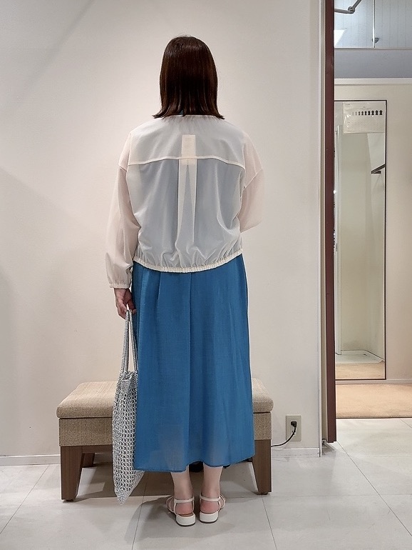 YUIさんの「UNTITLED｜トリコットシアーブラウス」を使ったコーディネート