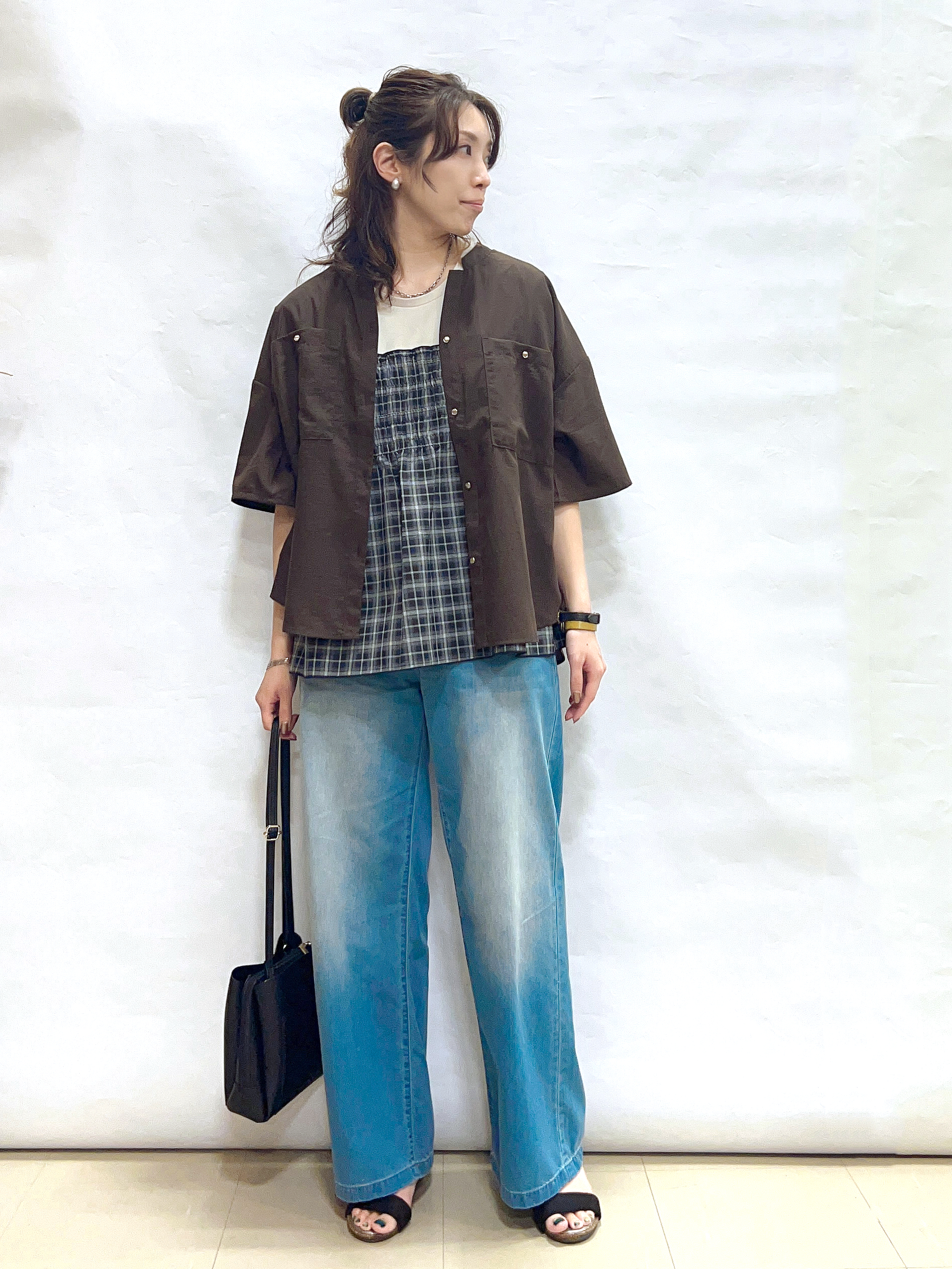 まっつんさんの「SHOO･LA･RUE｜【洗濯機可/S-LL】大人の抜け感 ゆるっと5分袖シャツ」を使ったコーディネート