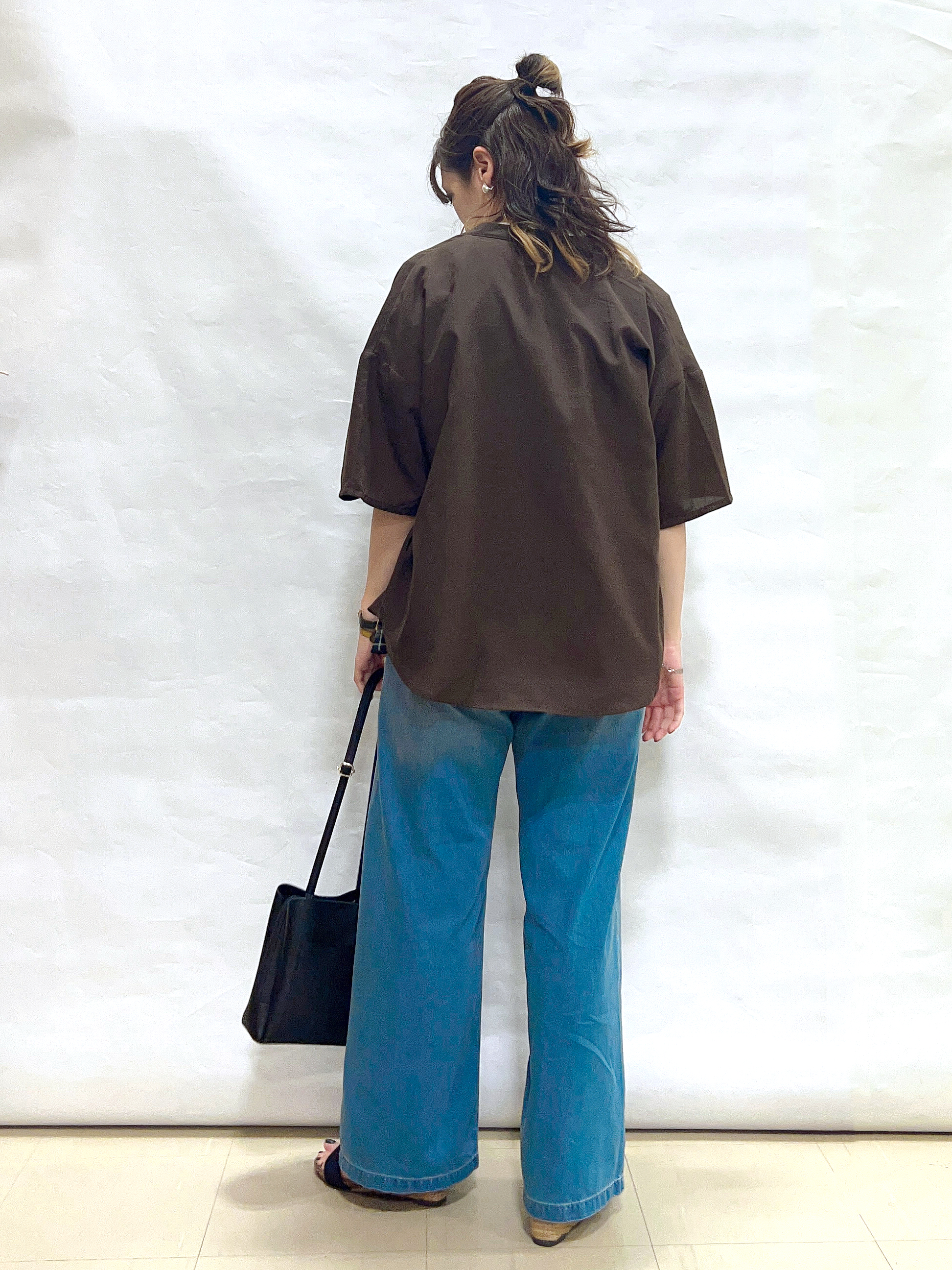 まっつんさんの「SHOO･LA･RUE｜【洗濯機可/S-LL】大人の抜け感 ゆるっと5分袖シャツ」を使ったコーディネート