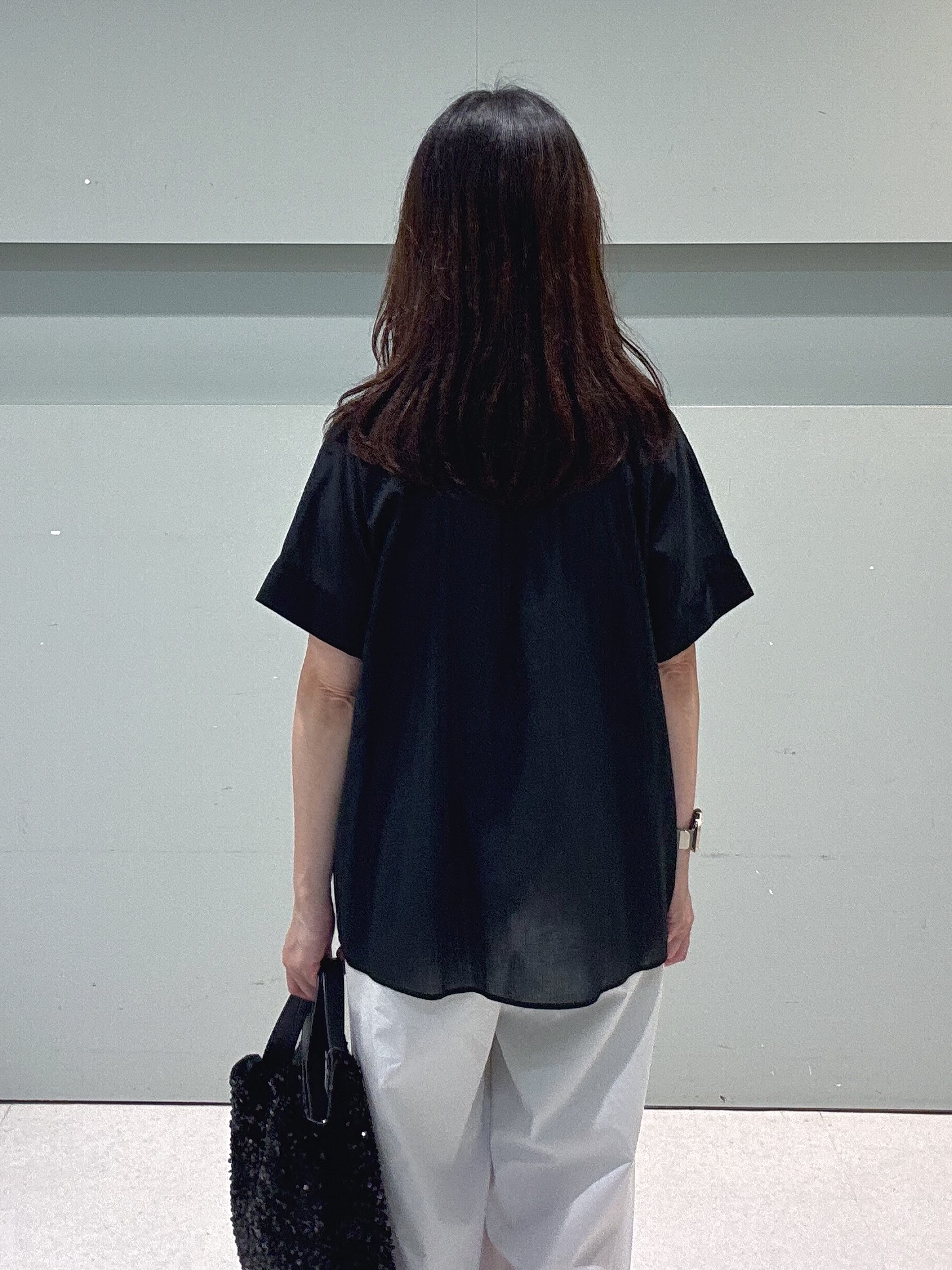 makiさんの「UNTITLED｜【清涼感/コットン100%】モダンクラフトブラウス」を使ったコーディネート