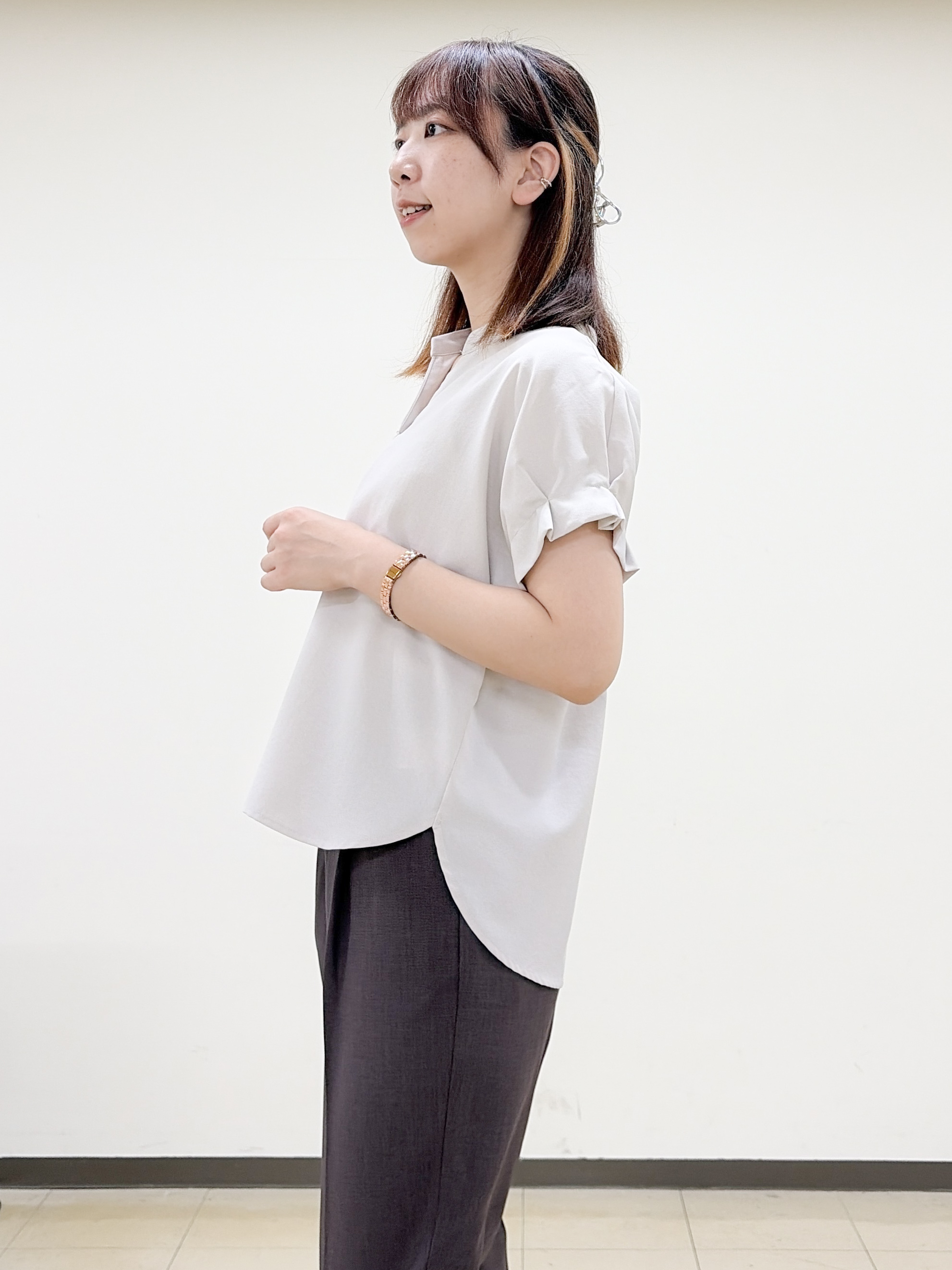 yurinaさんの「index｜【接触冷感／吸水速乾】タックスキッパーブラウス《防シワ／イージーアイロン／洗濯機OK／9col》」を使ったコーディネート