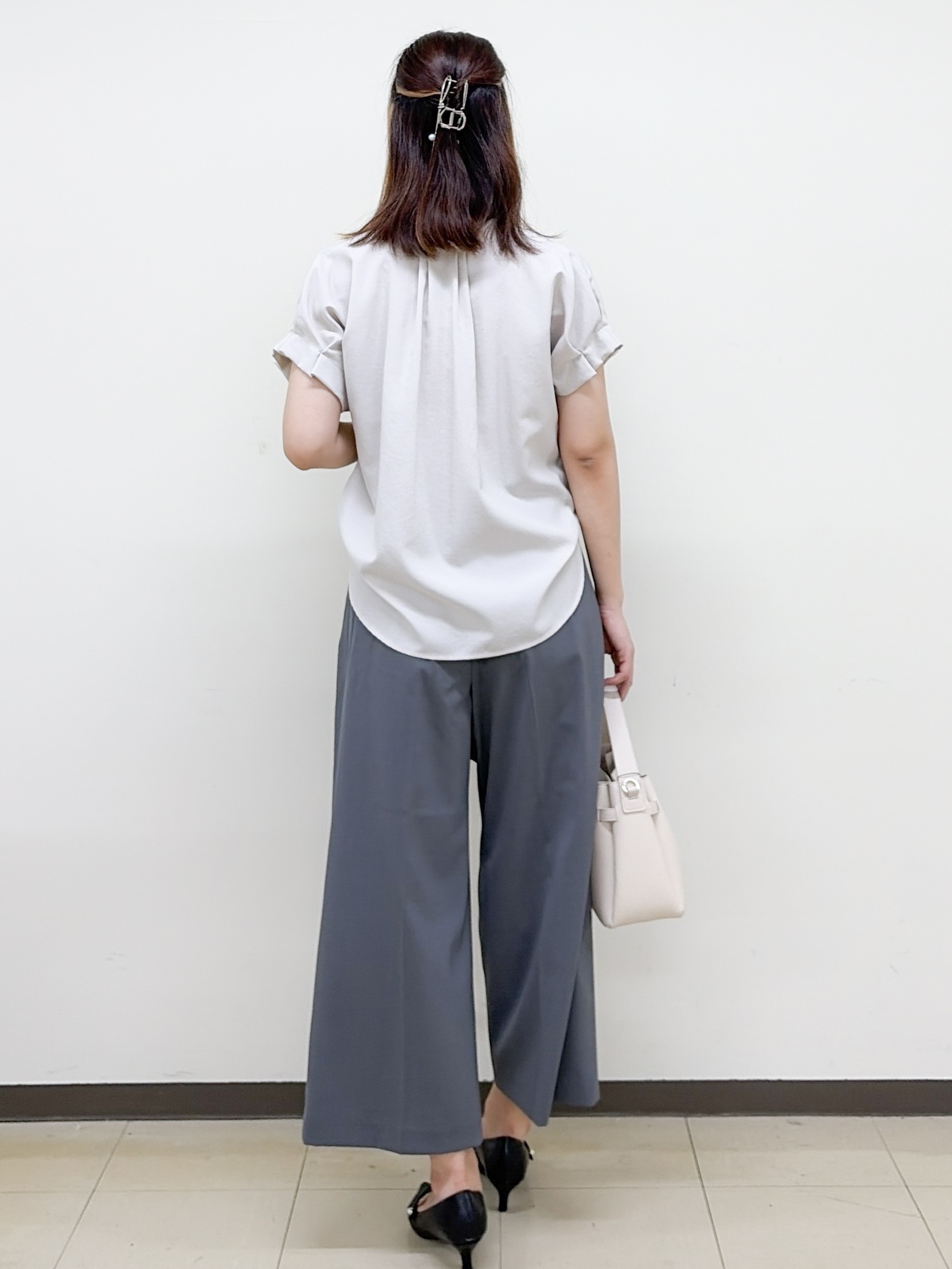 yurinaさんの「index｜【接触冷感／吸水速乾】タックスキッパーブラウス《防シワ／イージーアイロン／洗濯機OK／9col》」を使ったコーディネート