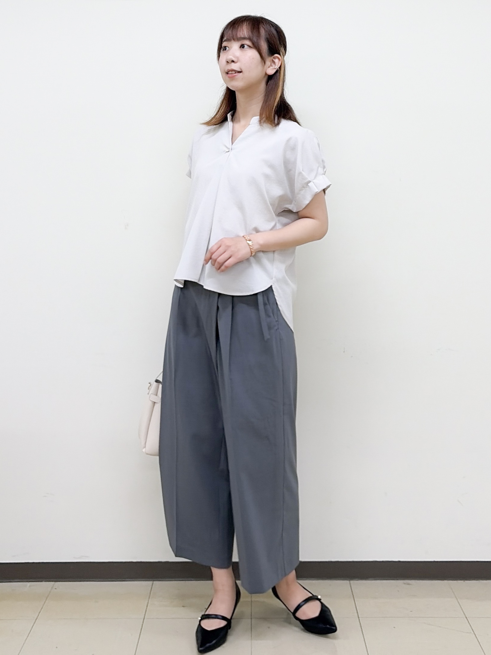 yurinaさんの「index｜【接触冷感／吸水速乾】タックスキッパーブラウス《防シワ／イージーアイロン／洗濯機OK／9col》」を使ったコーディネート