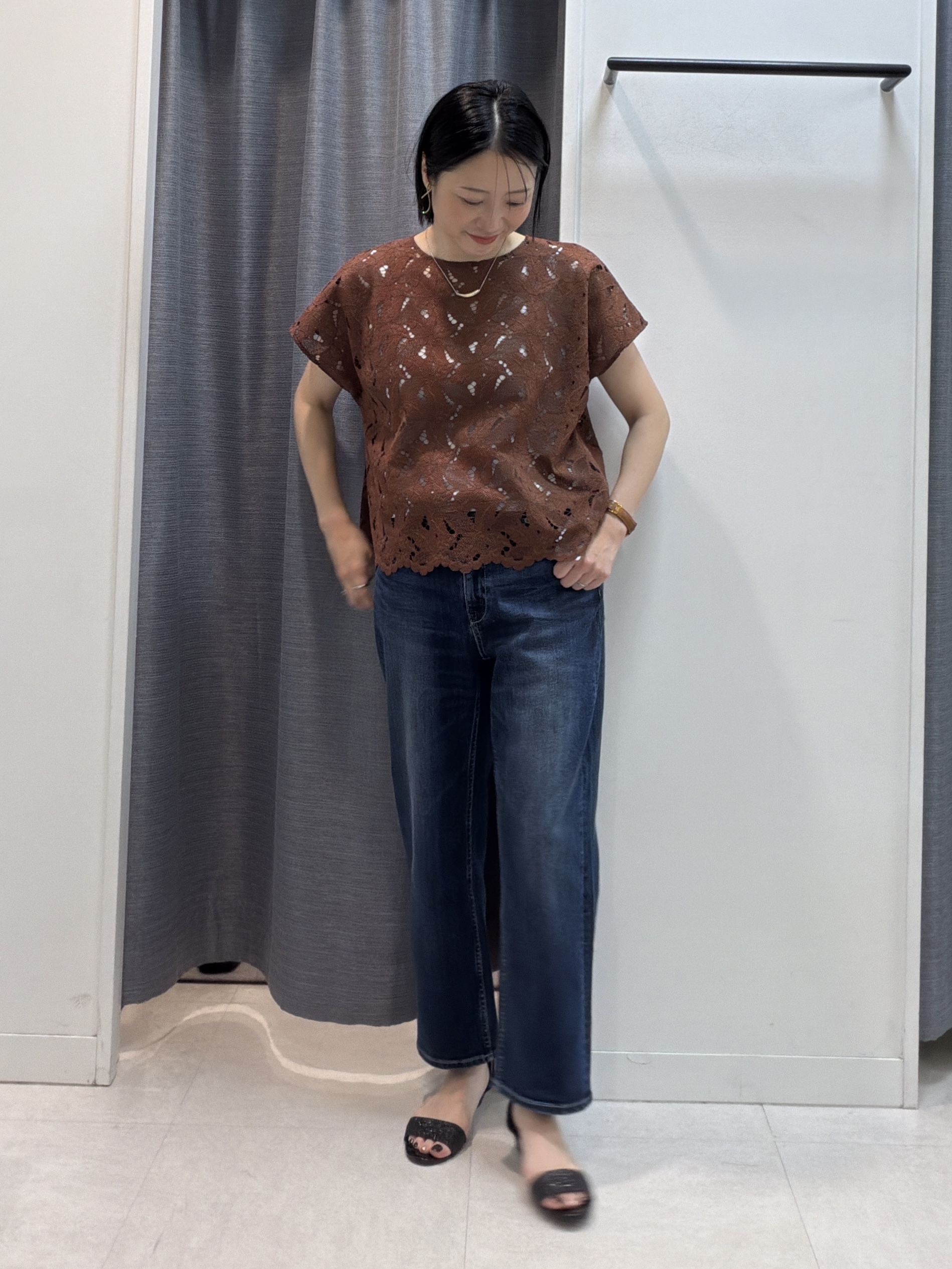 shihoさんの「INDIVI｜【セットアップ可/品のある透け感】リーフレースブラウス」を使ったコーディネート