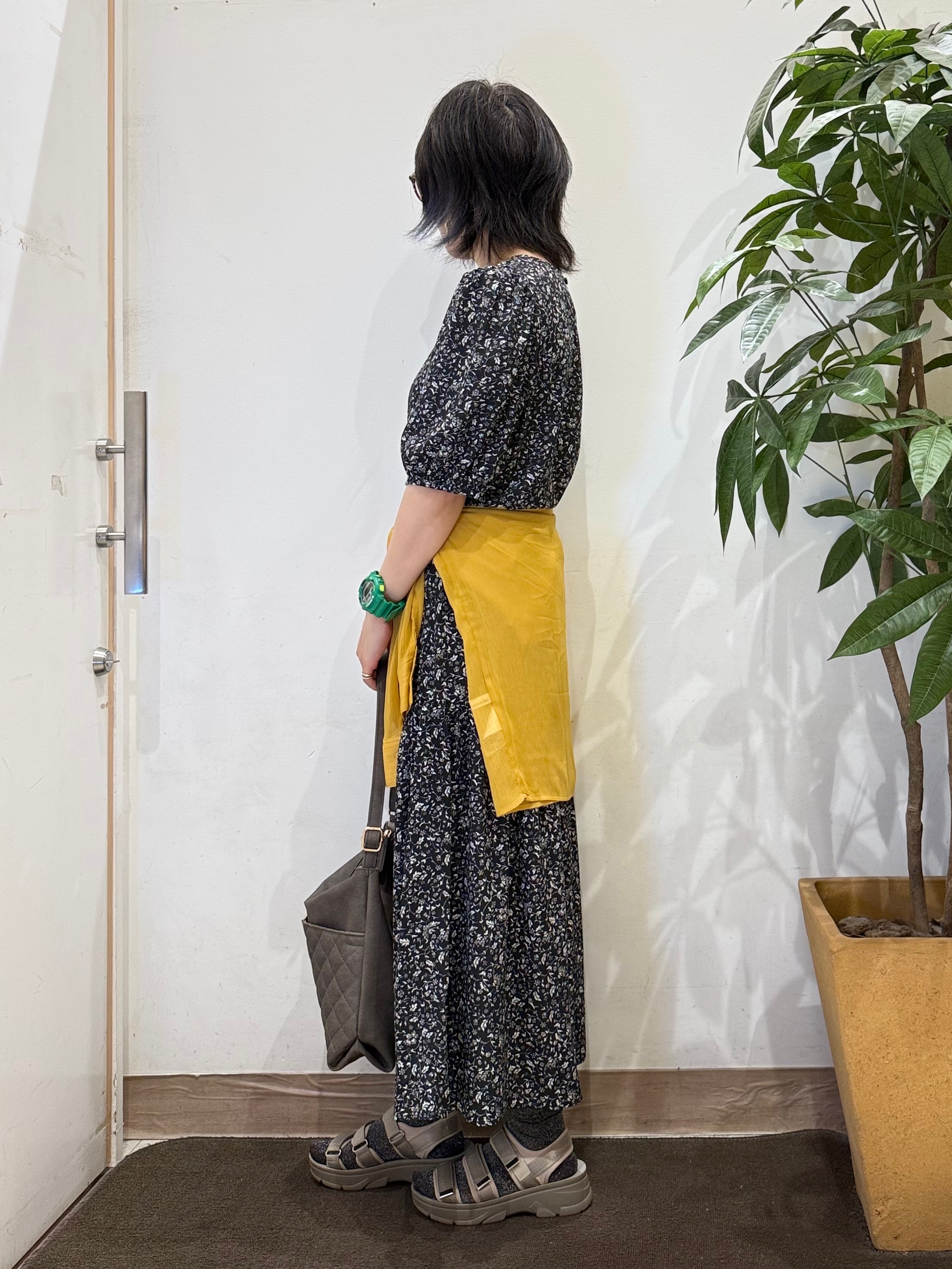 misakiさんの「SHOO･LA･RUE｜【洗濯機可】ダブルポケット 楊柳しぼしぼシアーシャツ」を使ったコーディネート