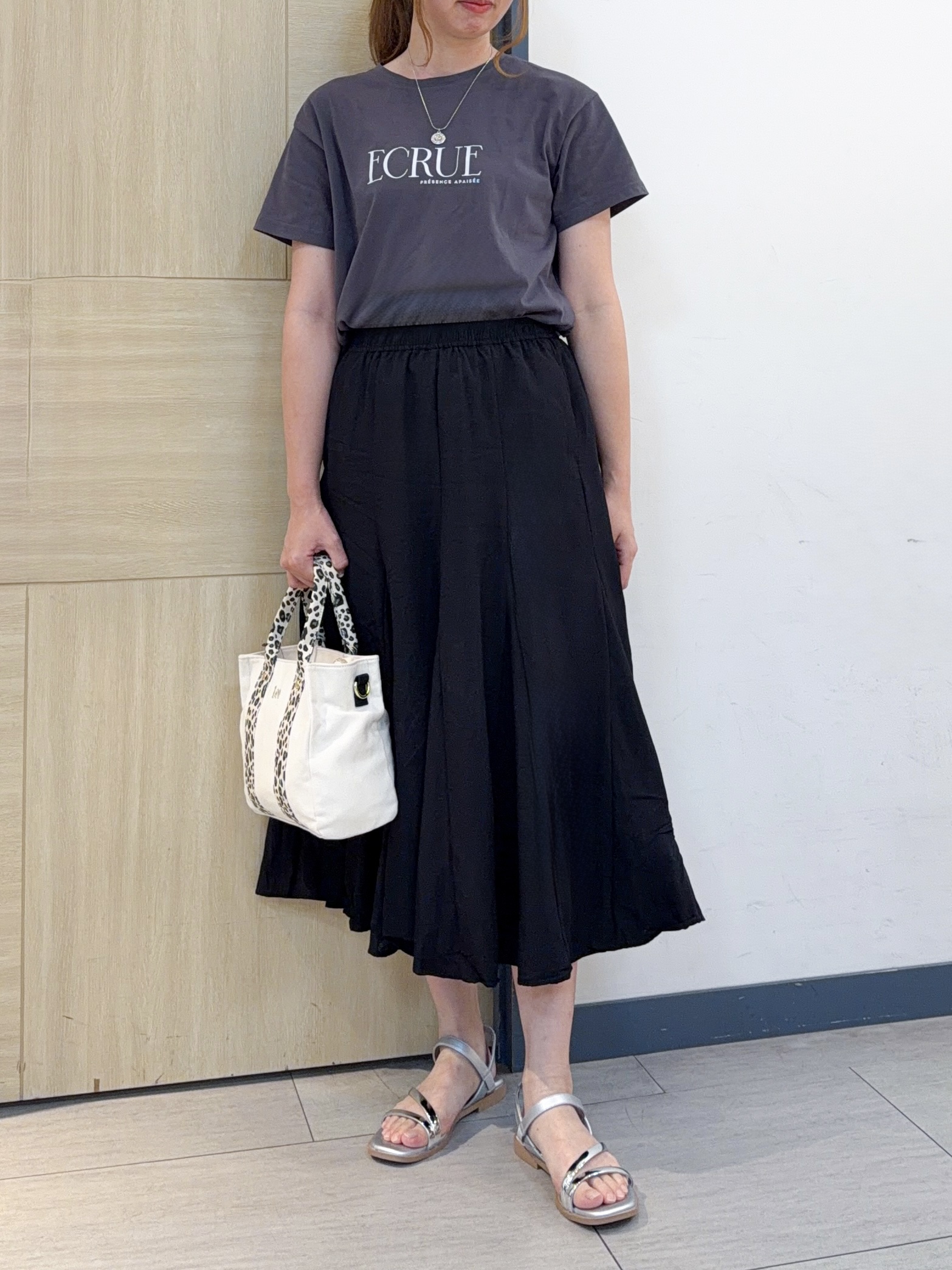 nanaさんの「grove｜【遮熱／吸水速乾／接触冷感／UVカット】ベーシックロゴTシャツ」を使ったコーディネート