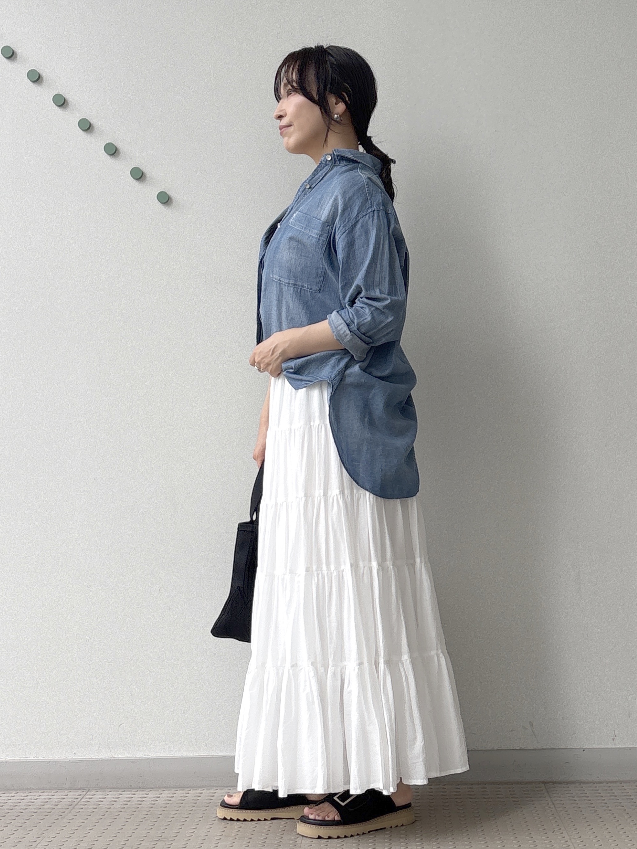 kawamuraさんの「DRESSTERIOR｜【涼しく着映え】シアーデニムシャツ」を使ったコーディネート