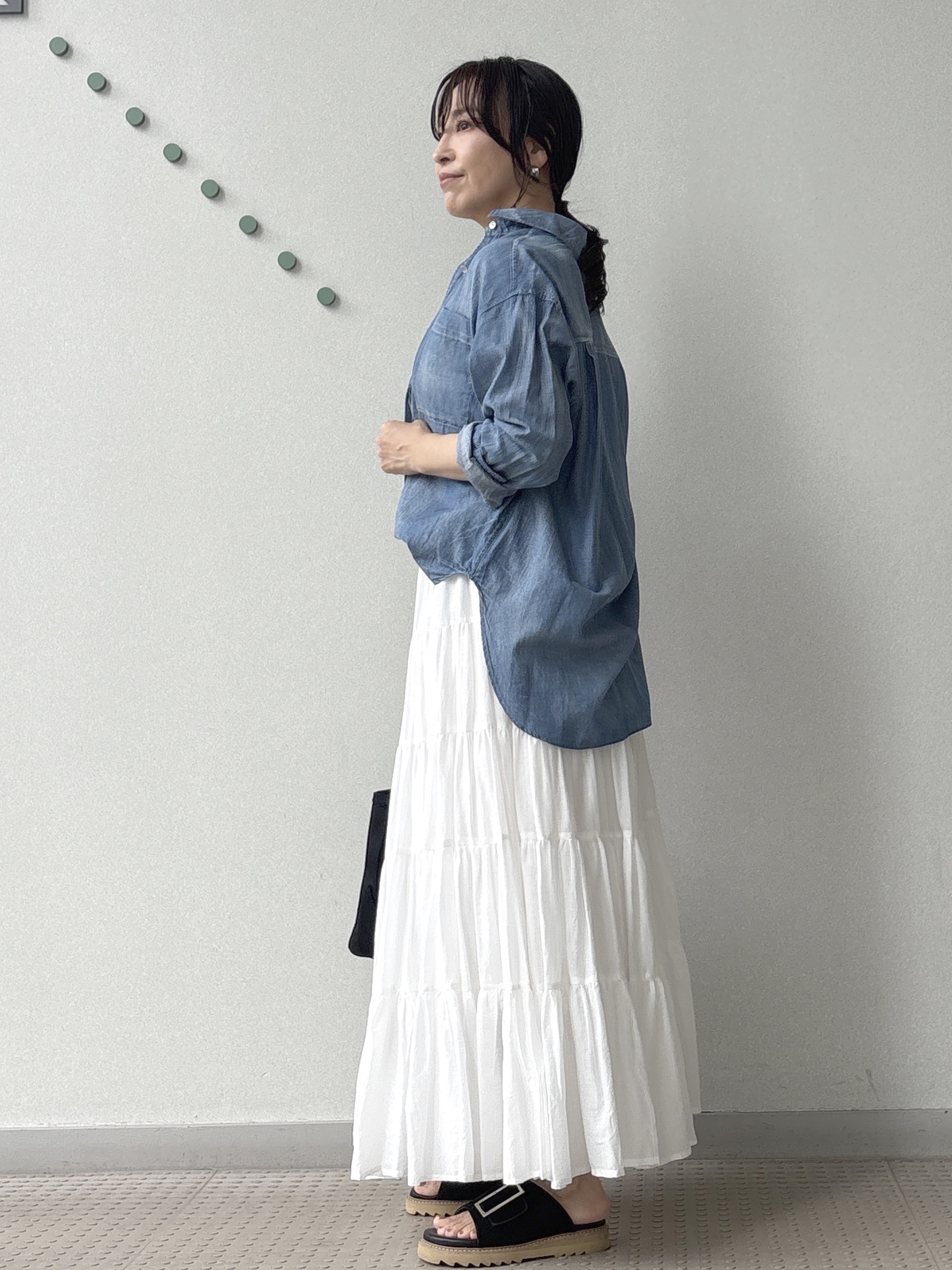 kawamuraさんの「DRESSTERIOR｜【涼しく着映え】シアーデニムシャツ」を使ったコーディネート