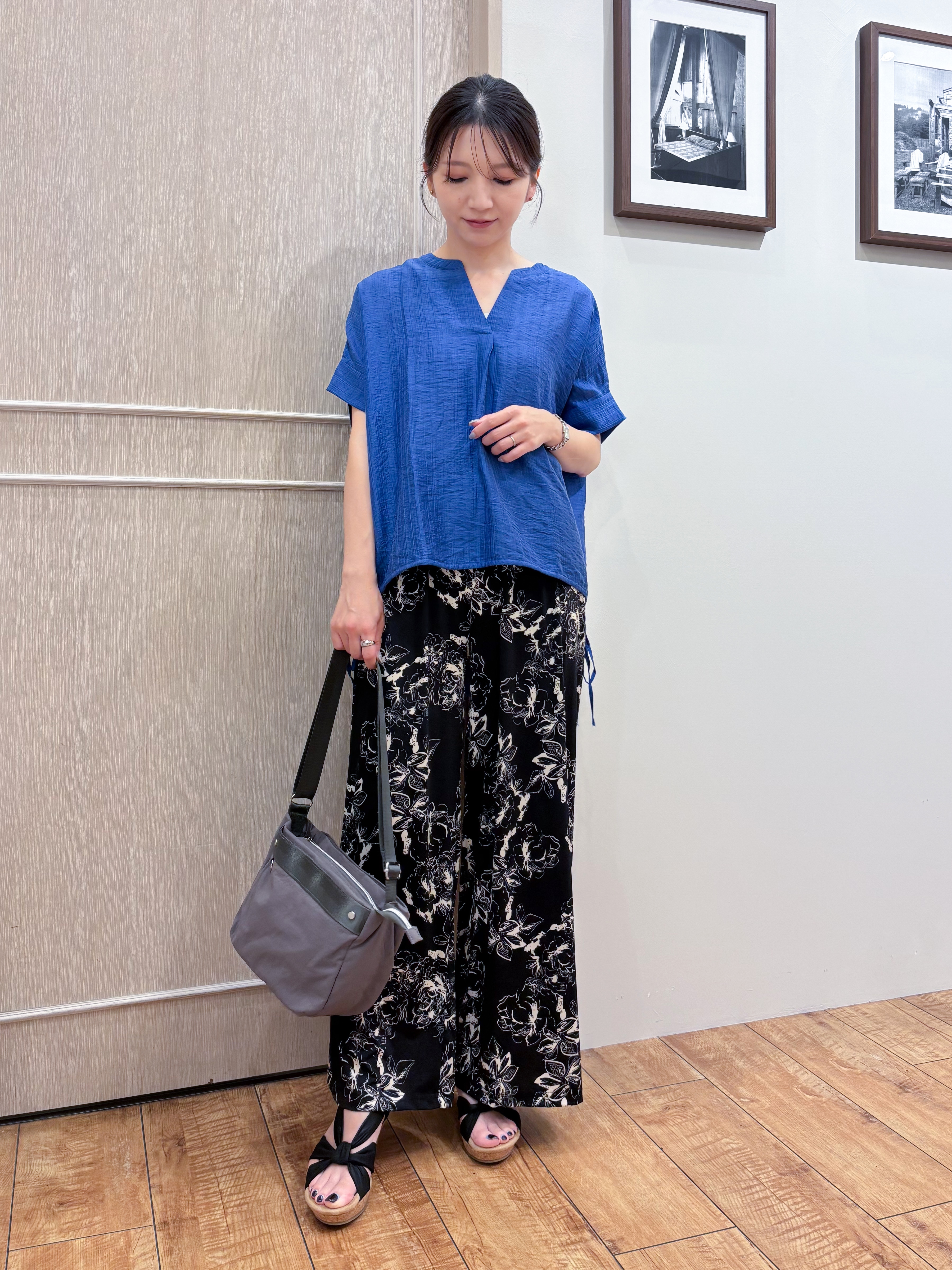 なみさんの「SHOO･LA･RUE｜【高レビュー/体型カバー】インせず着られる スキッパー裾リボンブラウス」を使ったコーディネート