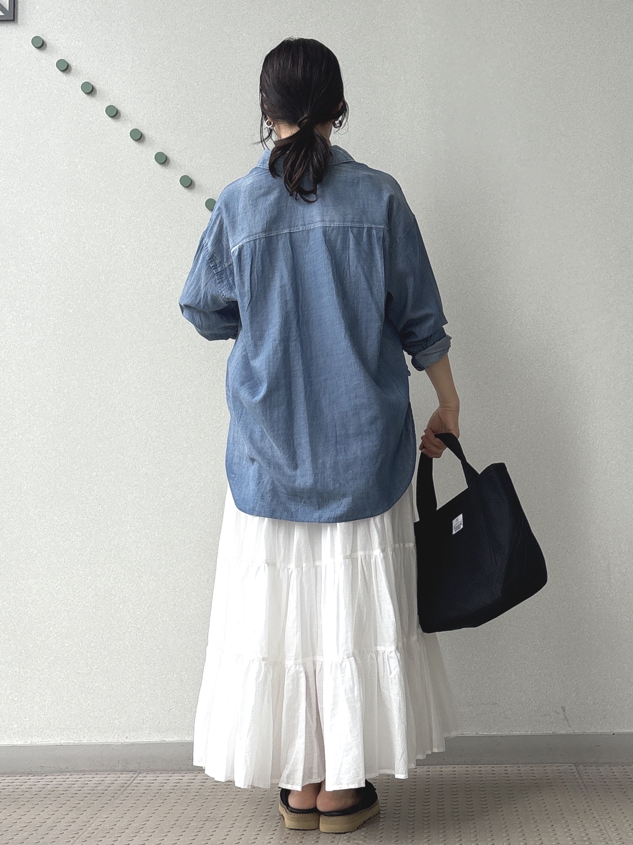 kawamuraさんの「DRESSTERIOR｜【涼しく着映え】シアーデニムシャツ」を使ったコーディネート