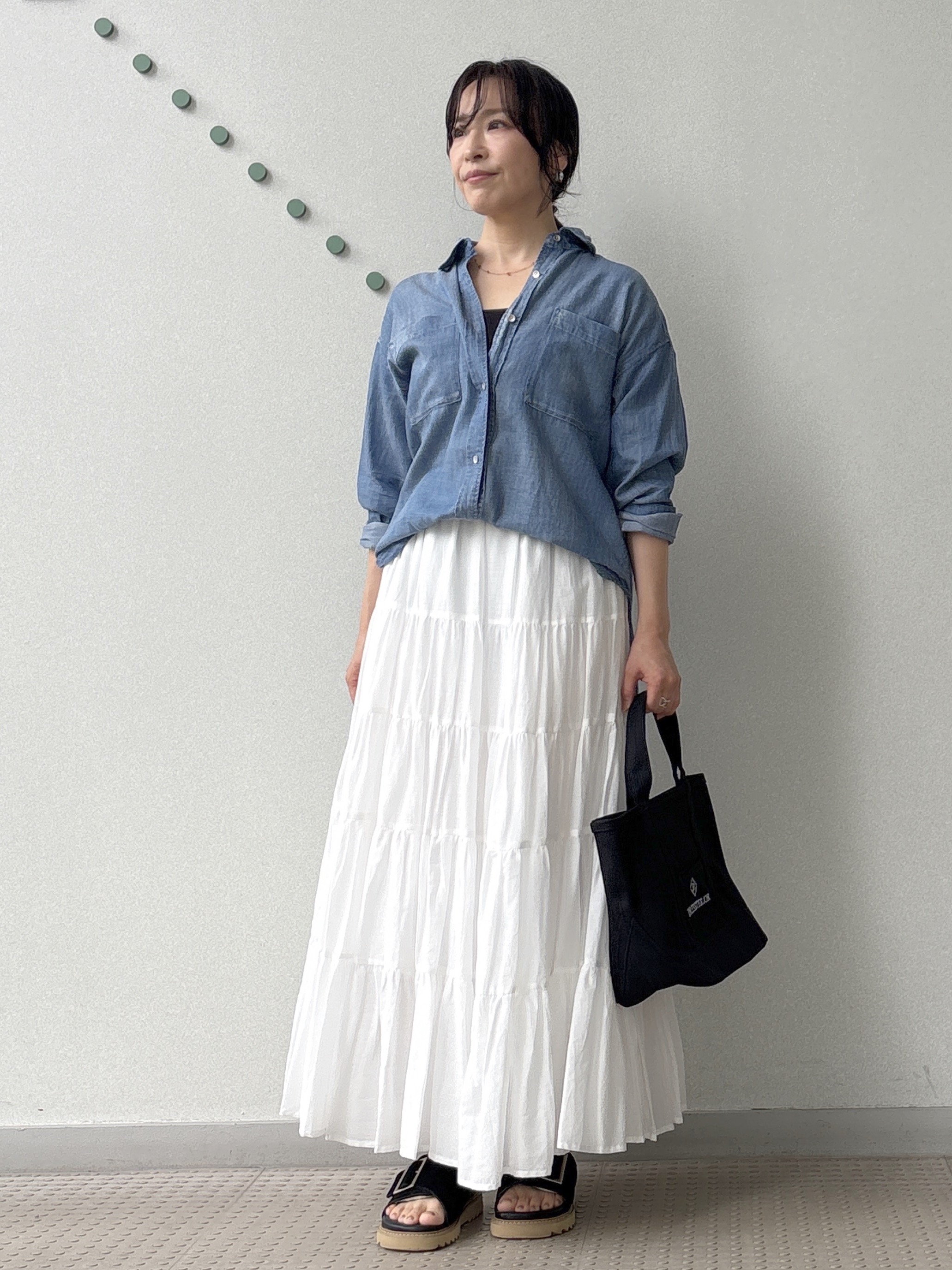 kawamuraさんの「DRESSTERIOR｜【涼しく着映え】シアーデニムシャツ」を使ったコーディネート
