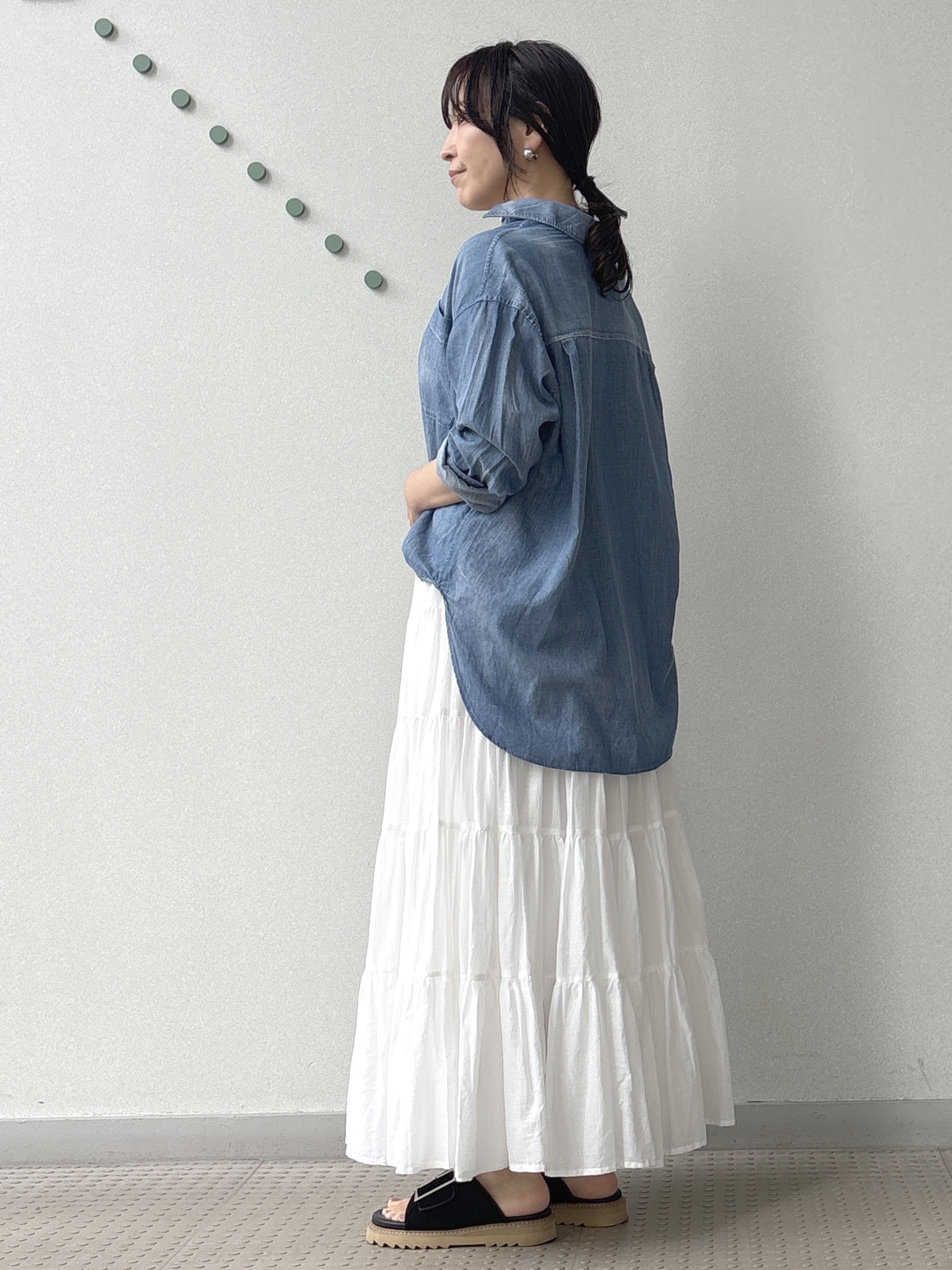 kawamuraさんの「DRESSTERIOR｜【涼しく着映え】シアーデニムシャツ」を使ったコーディネート