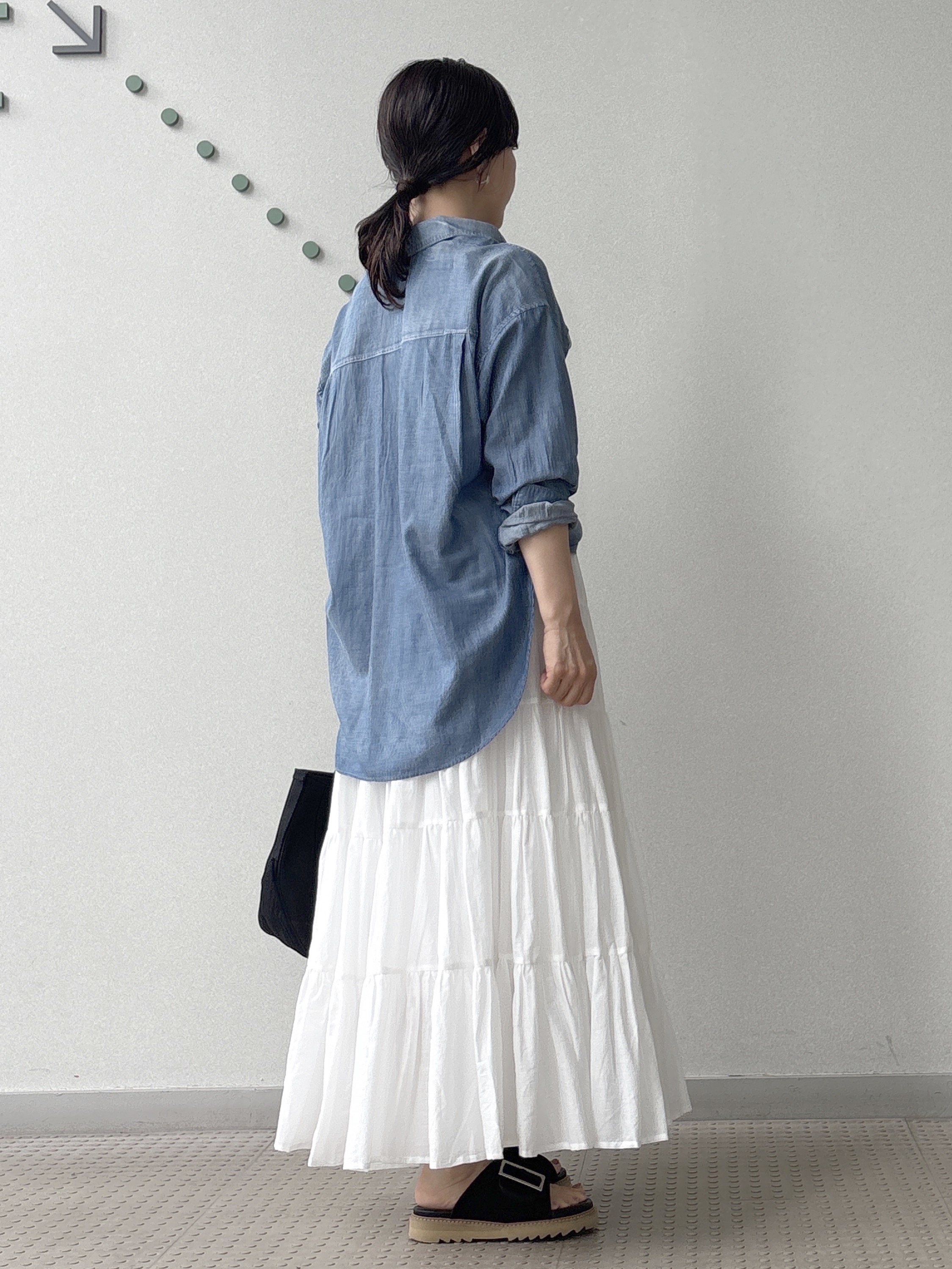 kawamuraさんの「DRESSTERIOR｜【涼しく着映え】シアーデニムシャツ」を使ったコーディネート